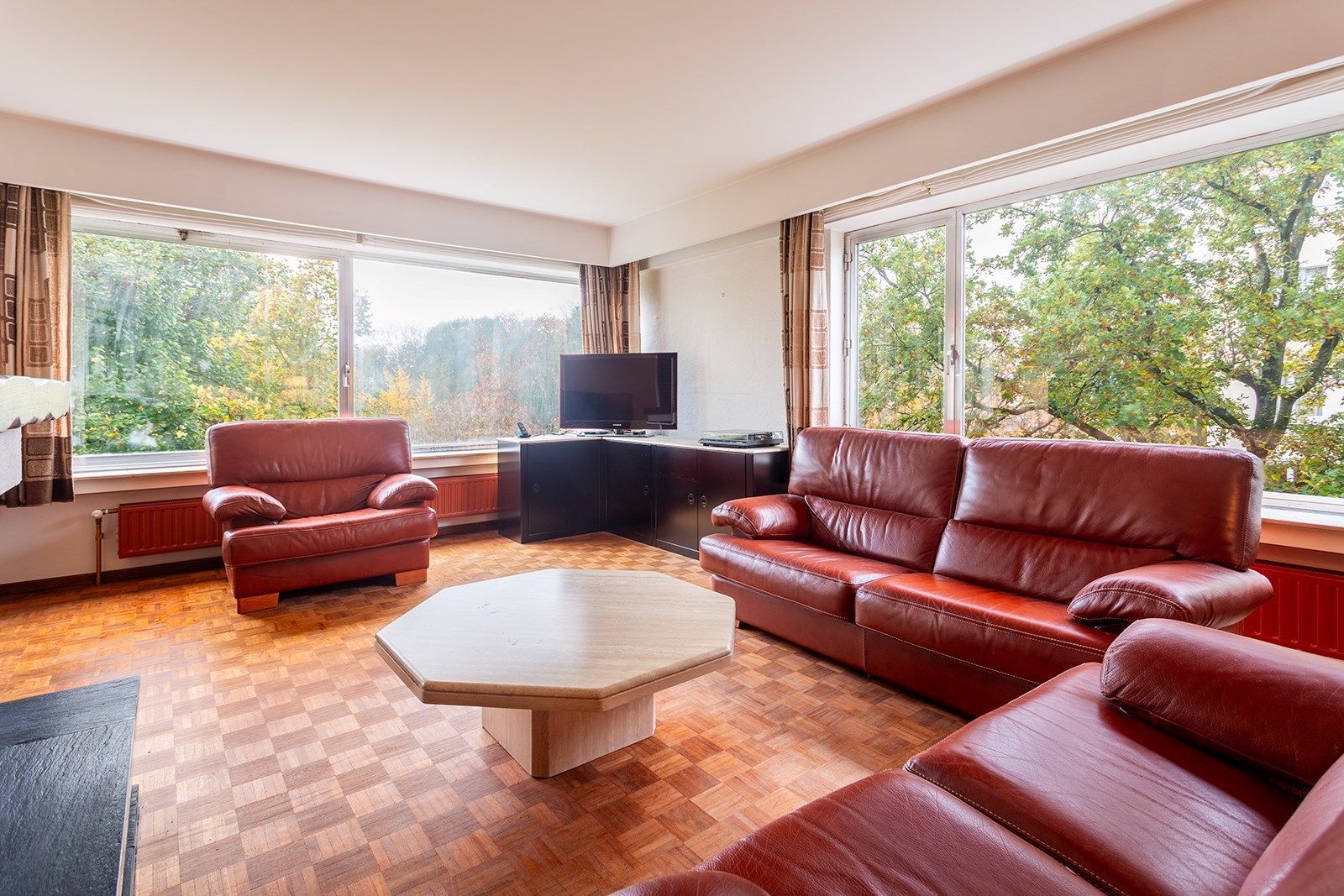 Op te frissen app met parkzicht, 2 slpks, terras en parking foto {{pictureIndex}}