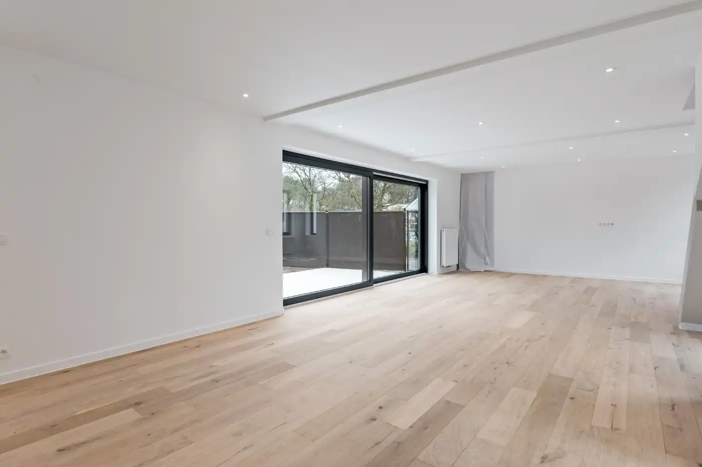 Prachtig gerenoveerde open bebouwing met 3 slpk. en autostaanplaats foto 6