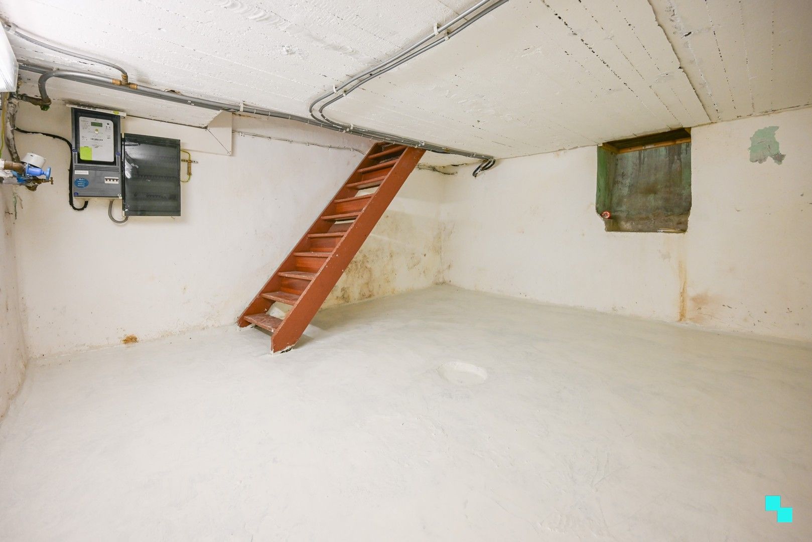 Ruime ééngezinswoning met vijf slaapkamers nabij centrum Izegem foto 9