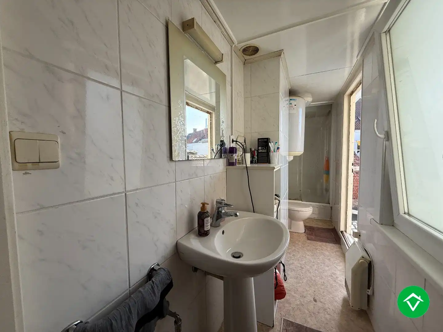 Rijwoning met 2 slaapkamers en koer te Roeselare foto 10