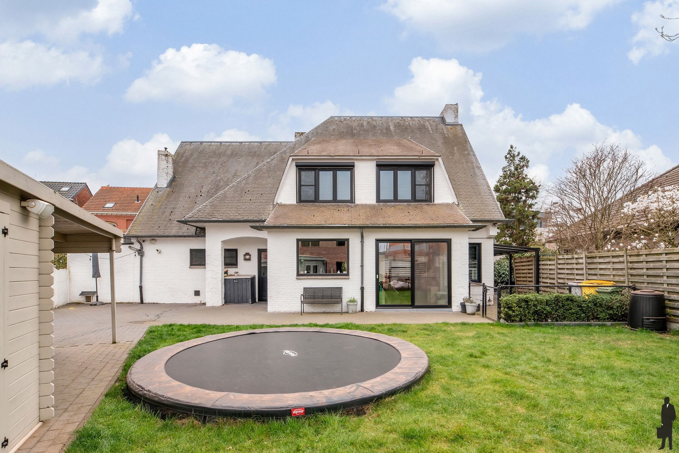 Knap gerenoveerde gezinswoning met 4 slaapkamers en praktijkruimte/kantoor. foto 35