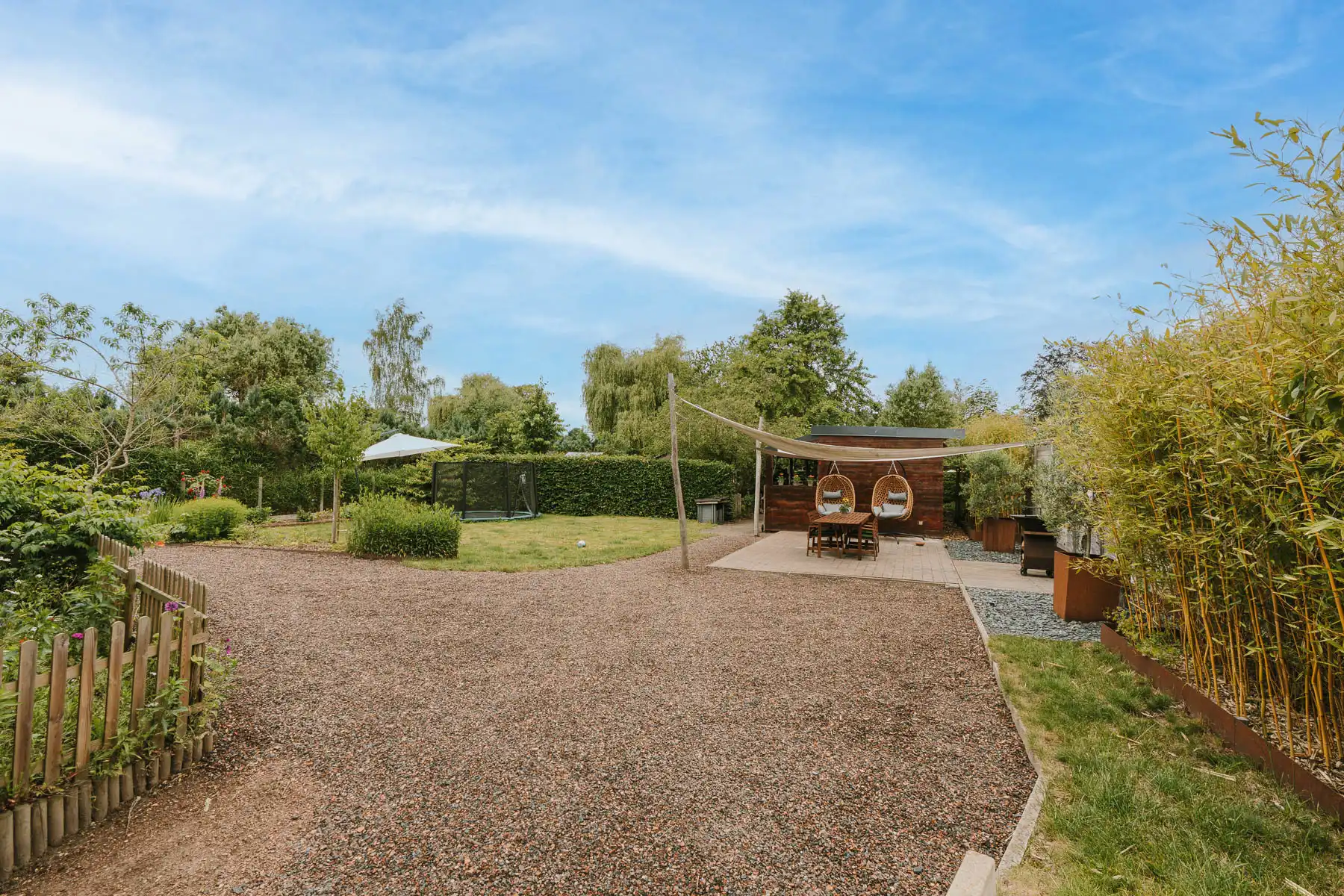 Vrijstaande, karaktervolle woning met prachtige tuin foto 22