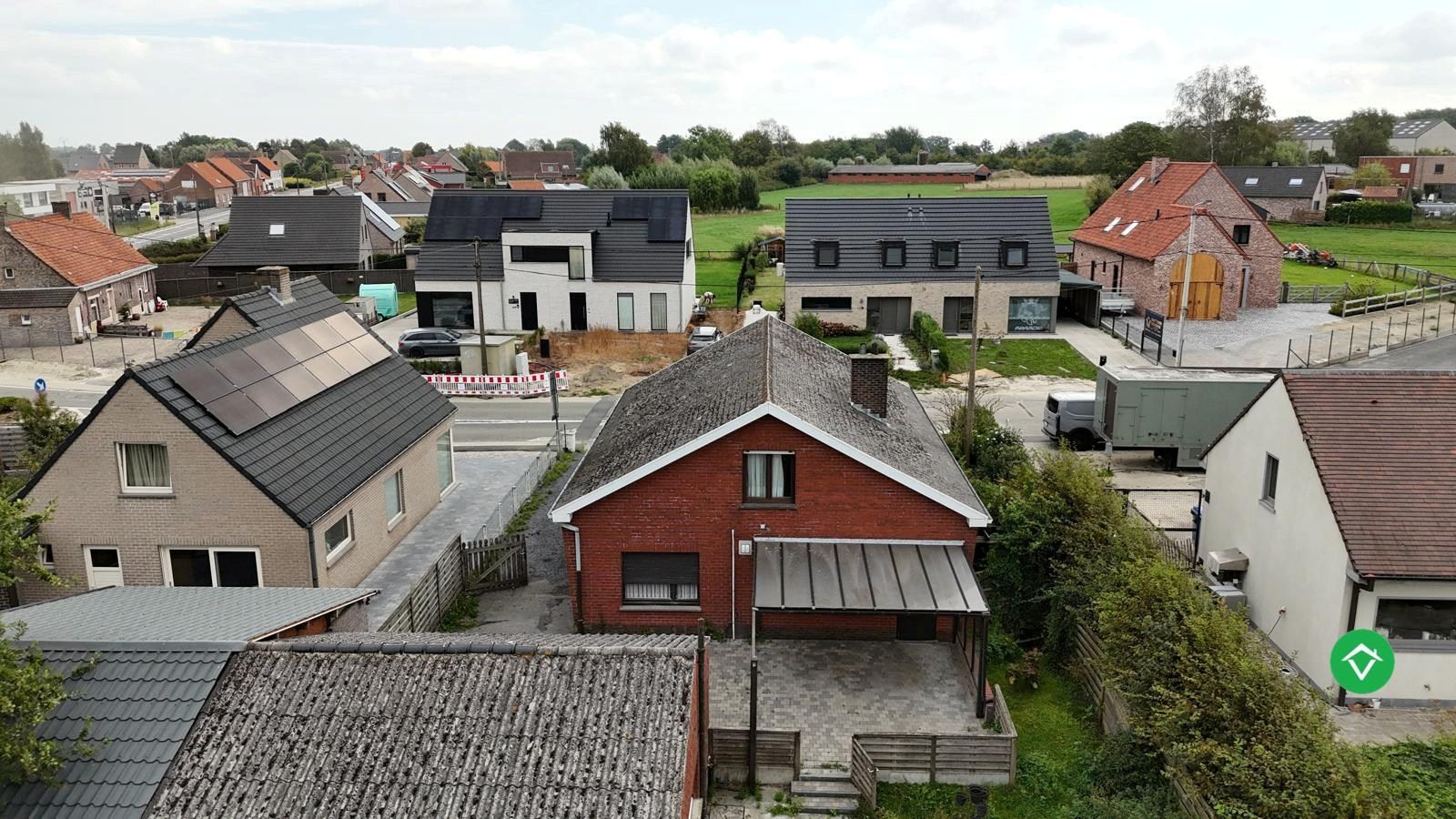 Alleenstaande woning met bakstenen garage en ruime tuin in Ichtegem foto 17