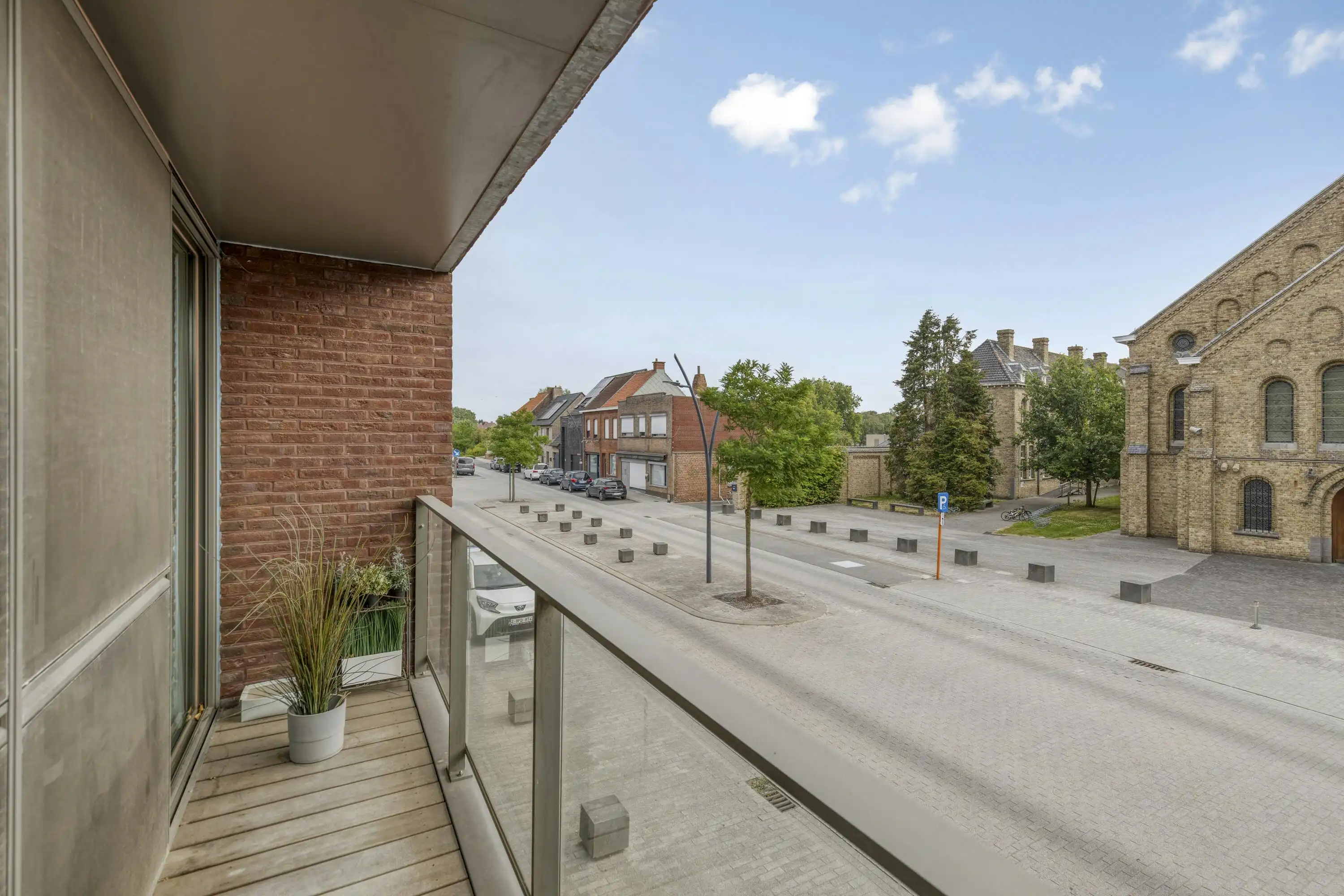 Instapklaar appartement in Ieper met terras en garage  foto 2