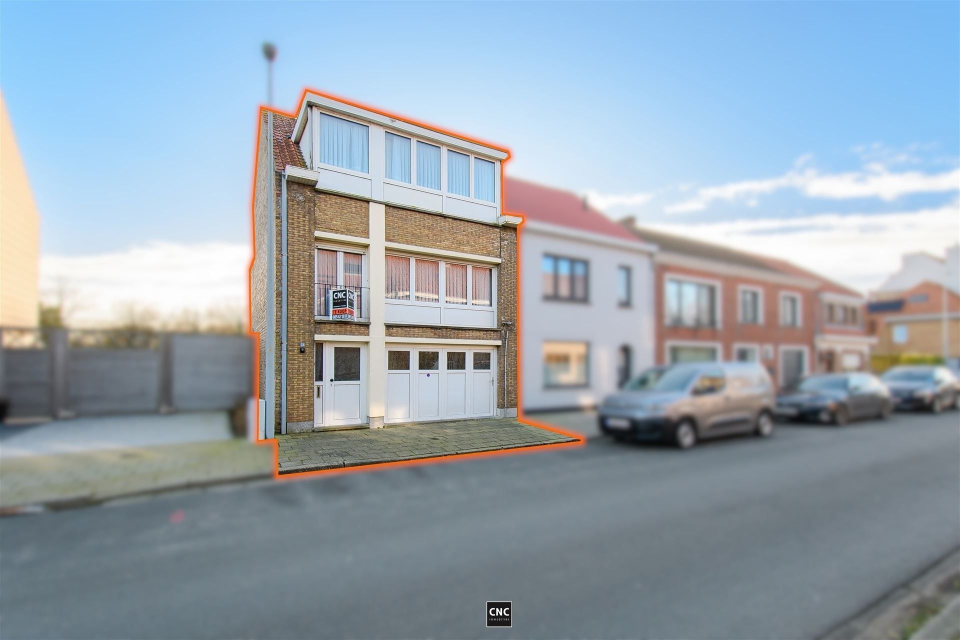 Bel-étage woning met potentieel in het pittoreske Lissewege. Halfopen bebouwing. Renovatieverplichting van toepassing! foto 2