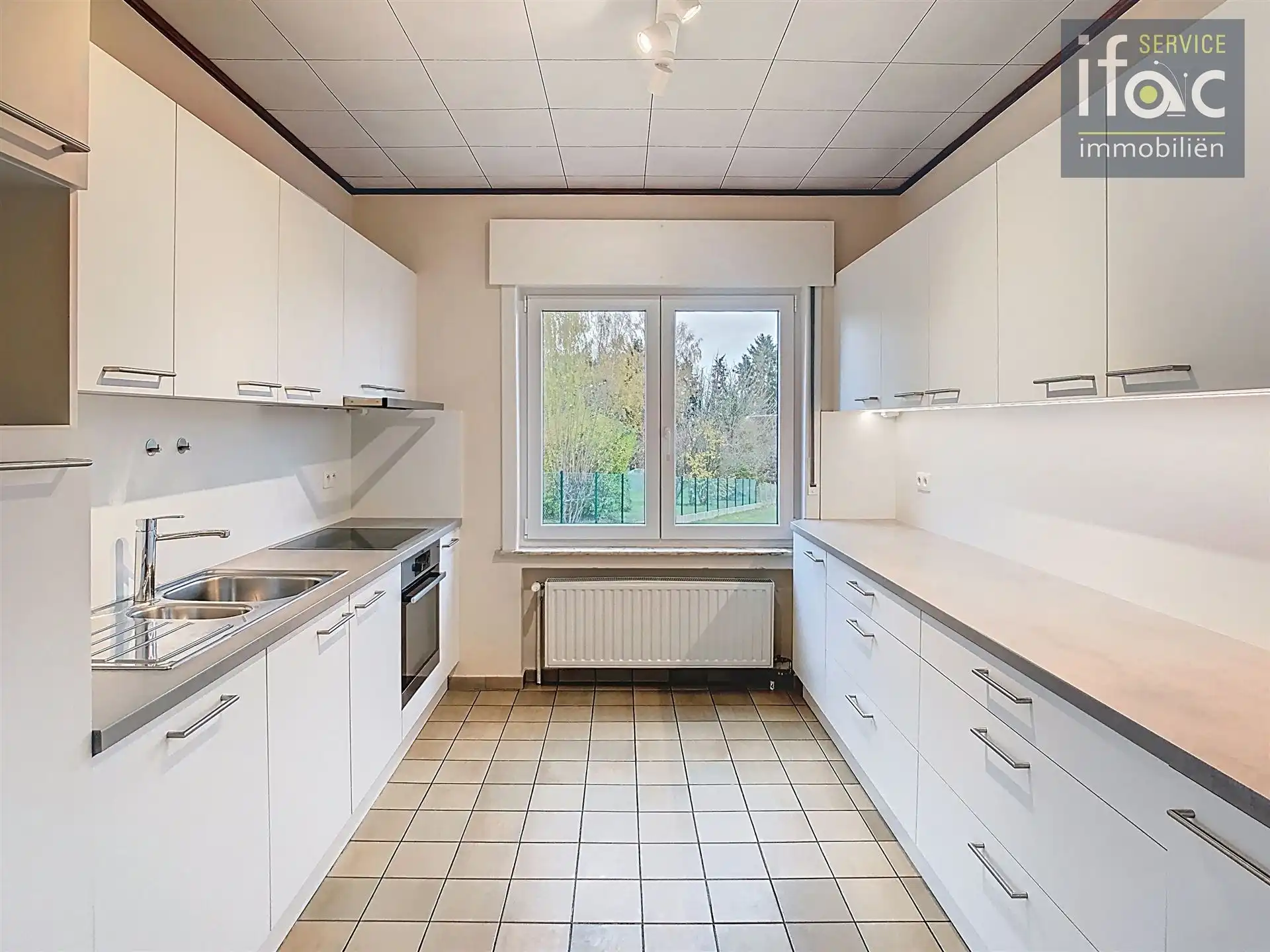 Ruime alleenstaande villa met panoramisch uitzicht foto 5