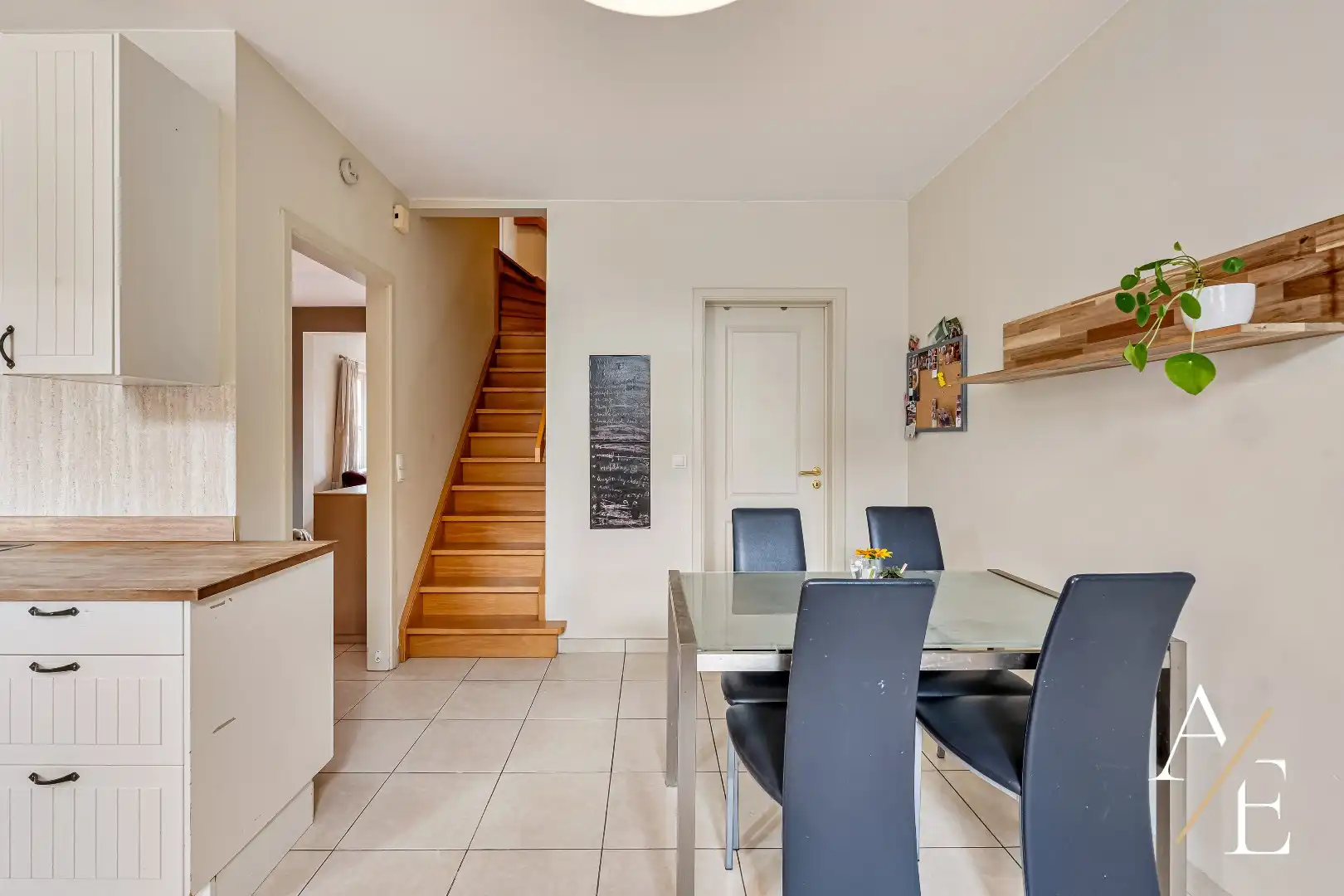 WETTEREN - Gezellige halfopen woning met 4 slpk en tuin! foto 6