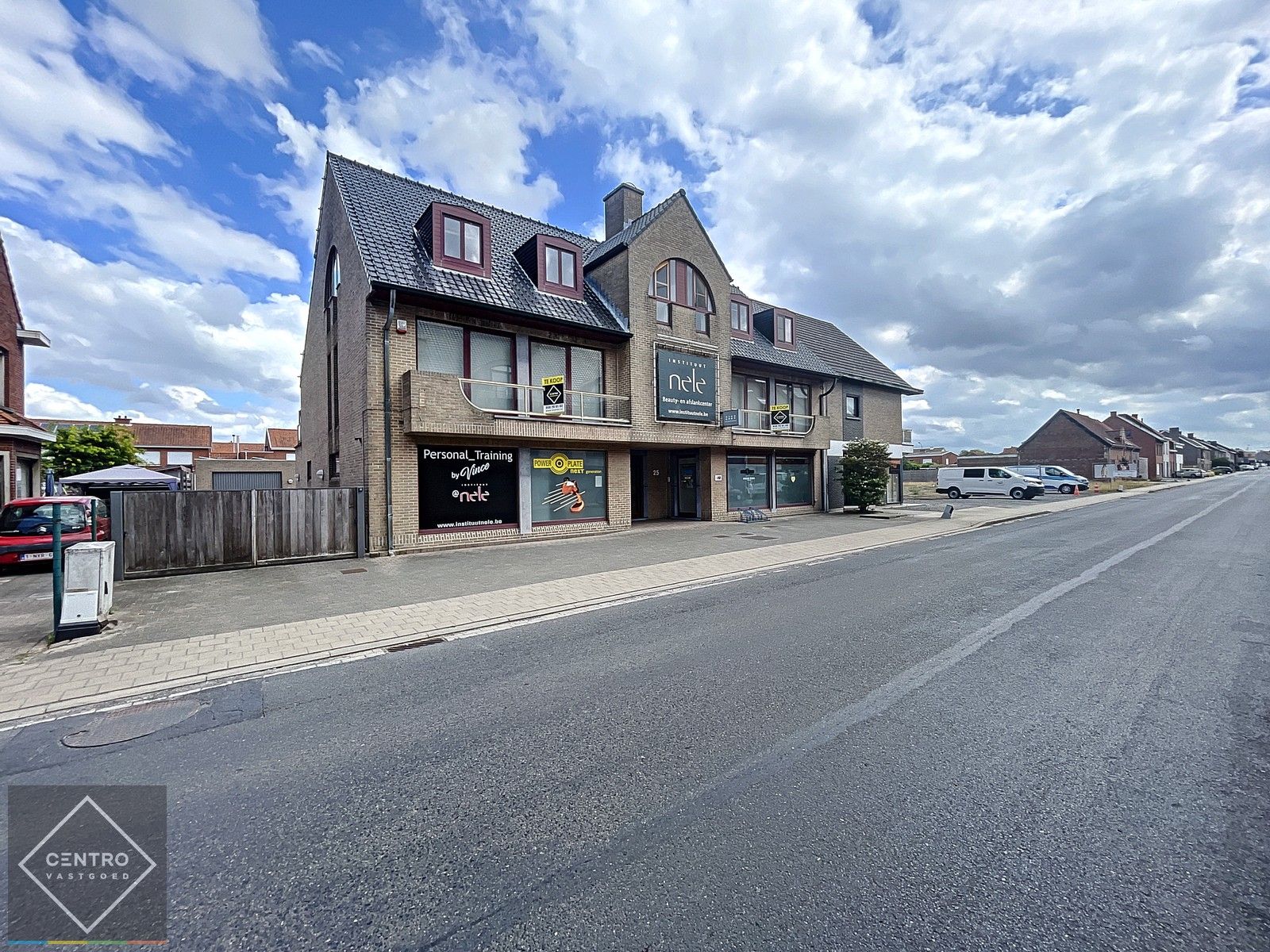 PRAKTIJKRUIMTE / KANTOOR op gelijkvloers van 130m² met parkeergelegenheid voor de deur! foto 7