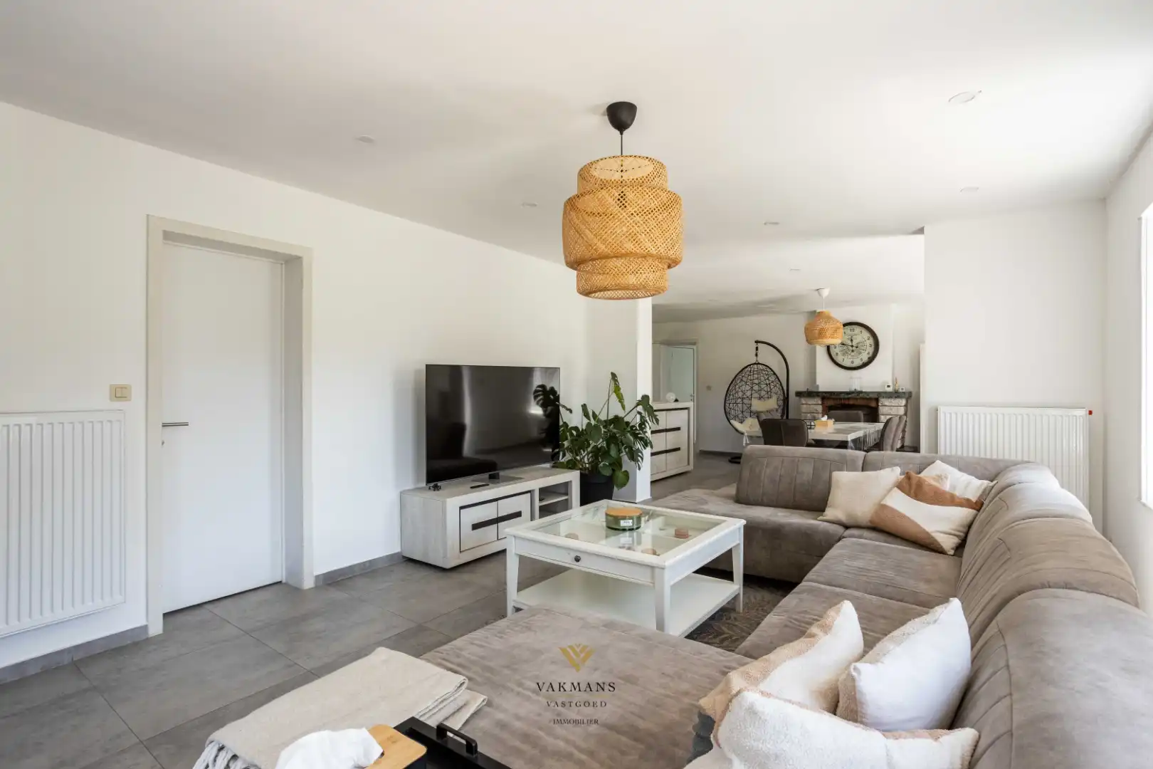 Alleenstaande woning op den buiten met 3 slaapkamers en garage foto 6
