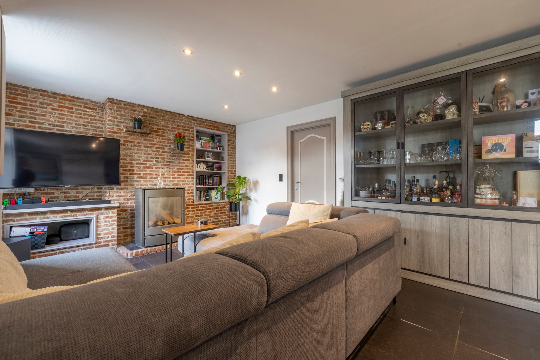 Woning met 2 slaapkamers, bureau en garage te koop! foto 7