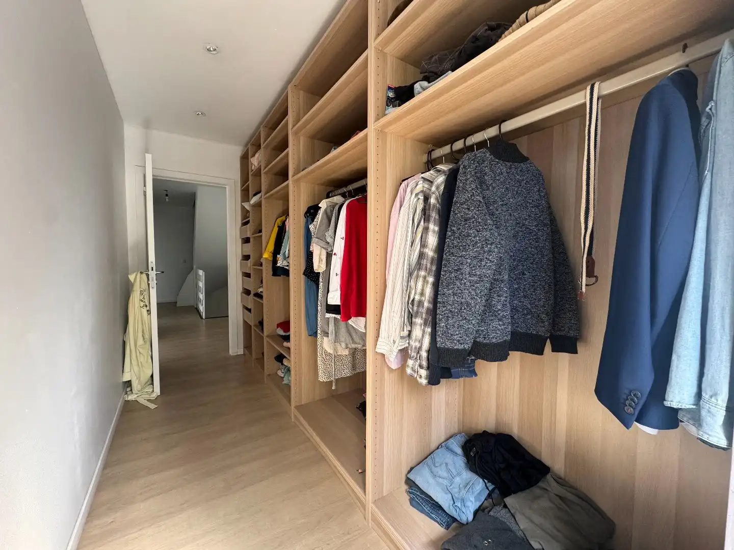 TE HUUR - Gerenoveerde halfopen bebouwing  foto 15