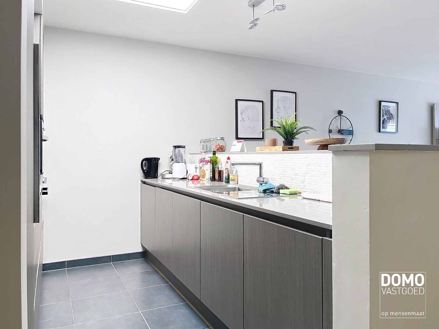 INSTAPKLAAR APPARTEMENT MET AUTOSTANDPLAATS TE CENTRUM KERMT - EPC label B  foto 5