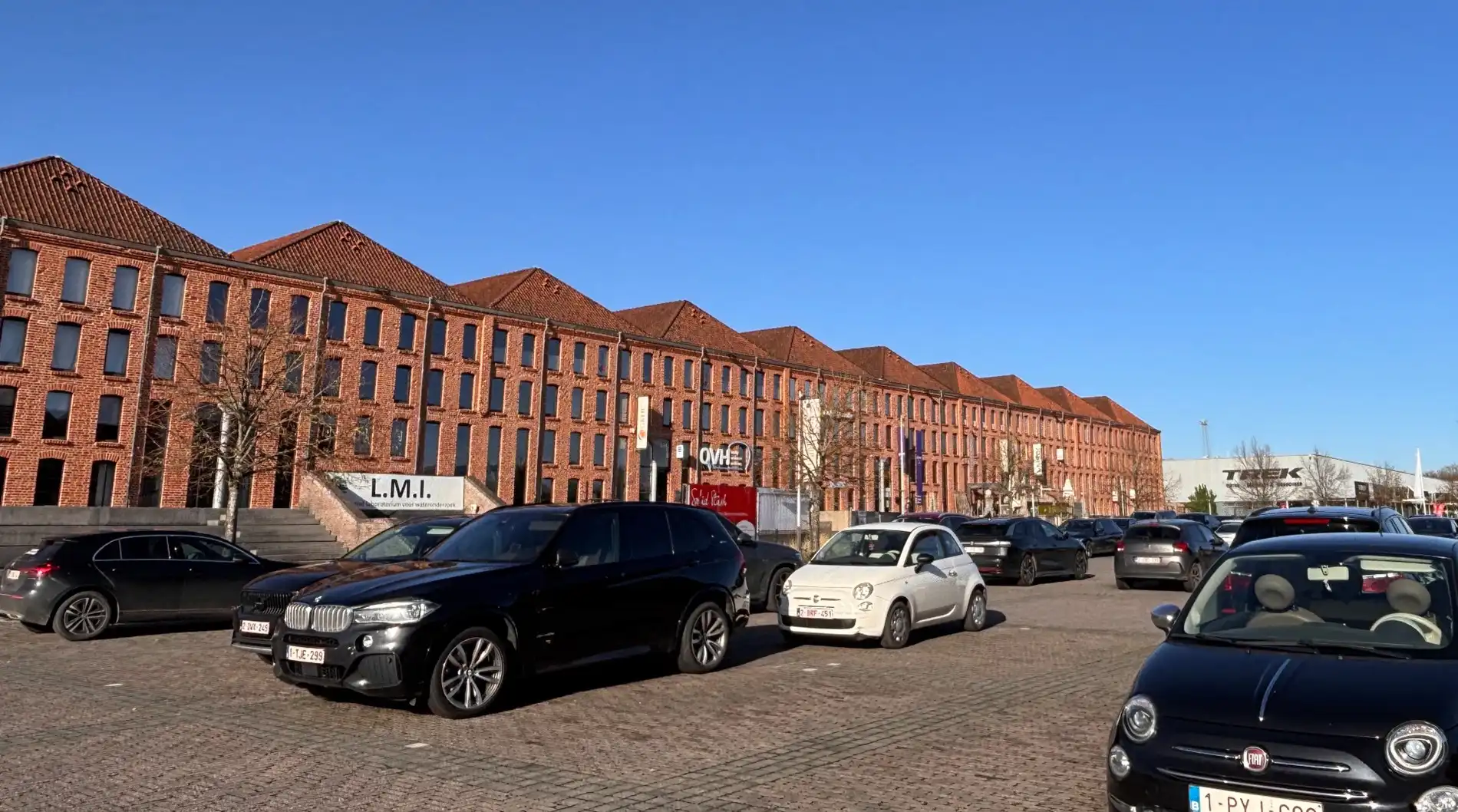 Gelijkvloers loftkantoor van 450m² met parking foto 11