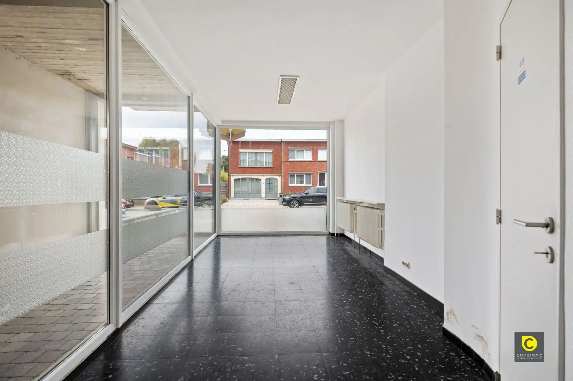 Unieke woning met 450 m² magazijn & showroom foto 25