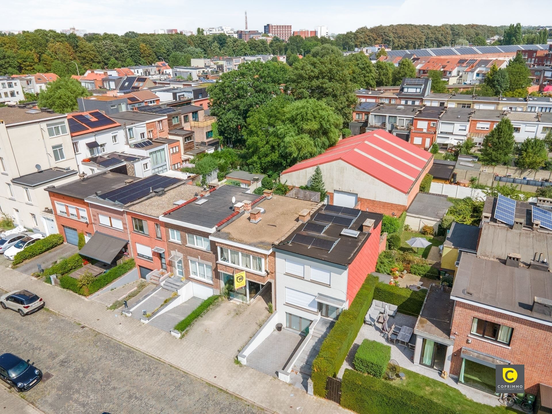 Unieke woning met 450 m² magazijn & showroom foto 25