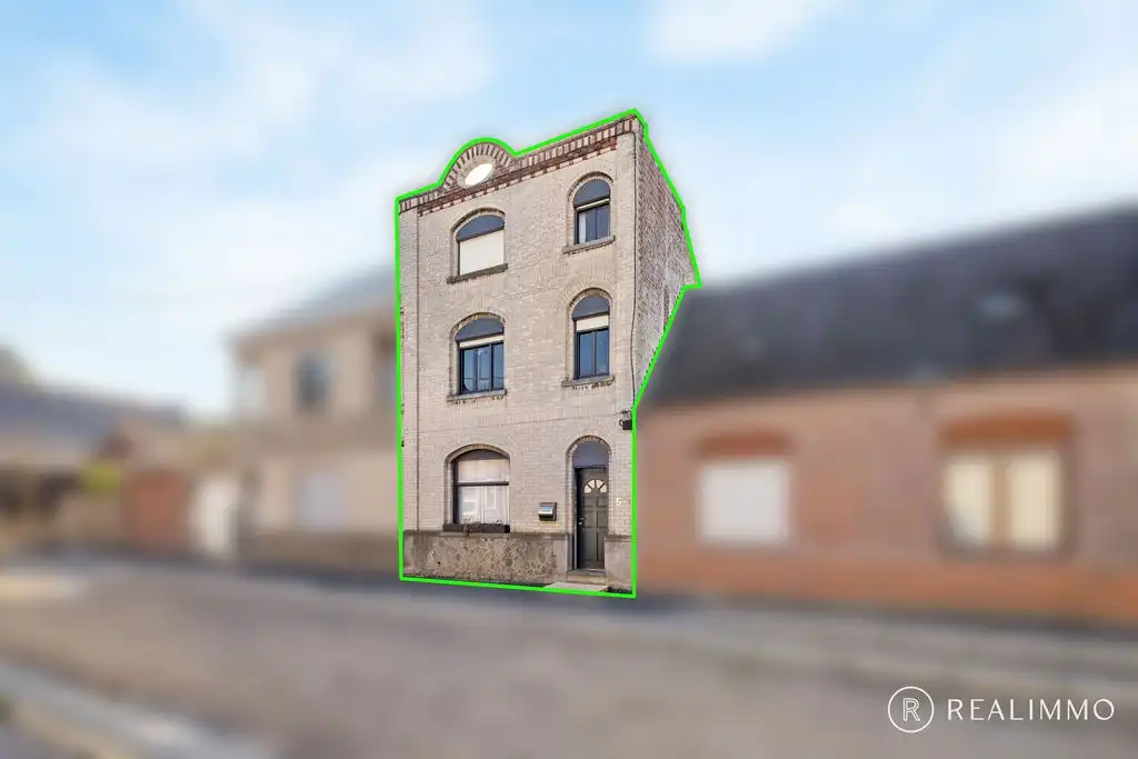Hoofdfoto van de publicatie: Op te frissen woning met 3 slaapkamers en binnenkoer te Celles