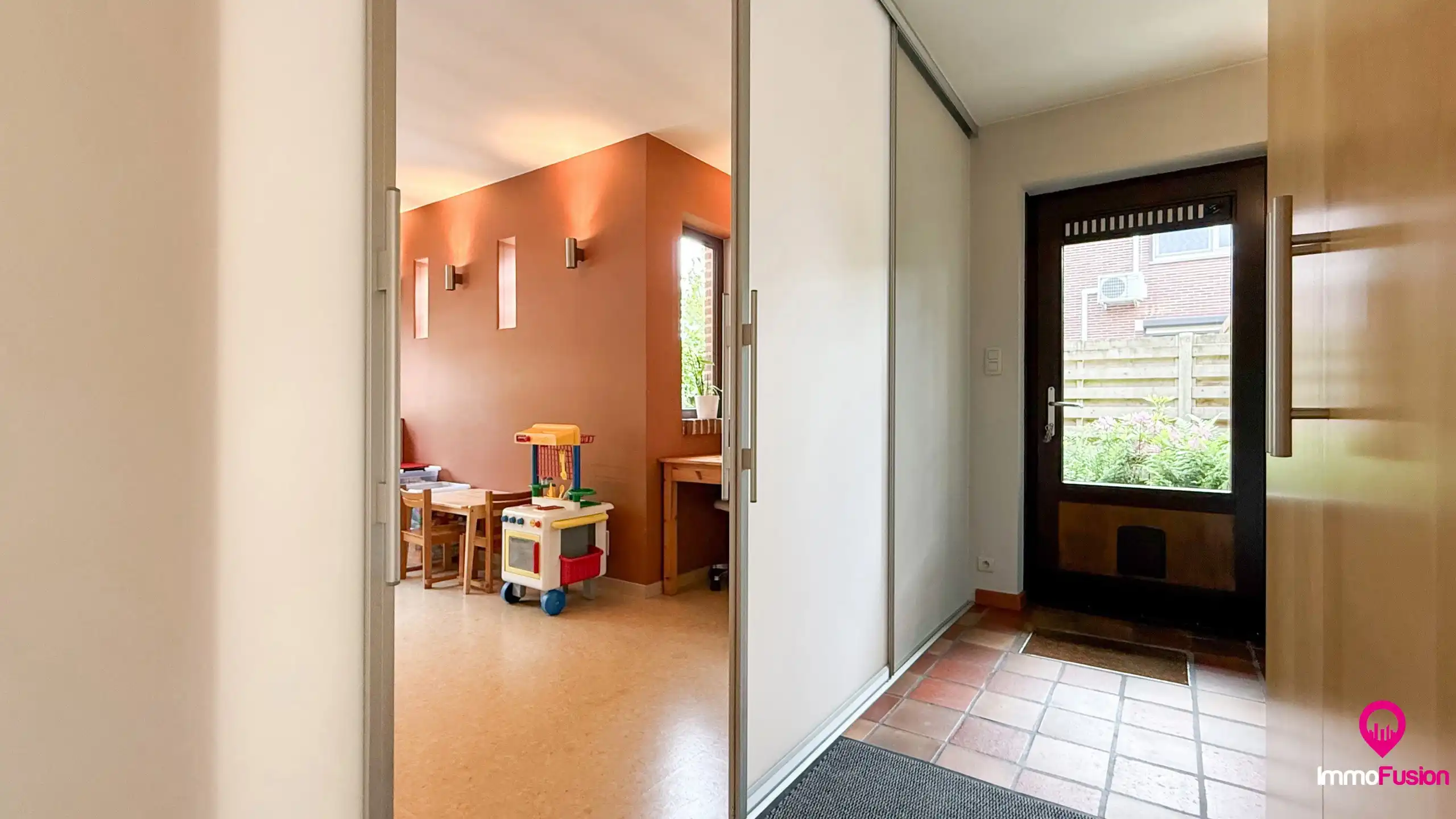 Ruime gezinswoning met grote tuin, 4 slpkm en praktijkruimte! foto 18