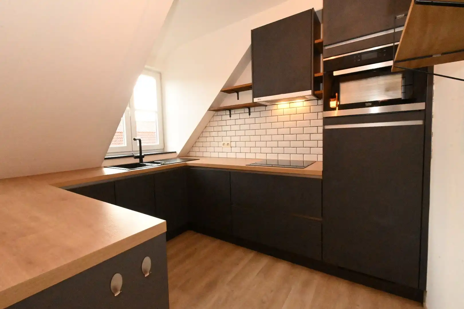 Dakappartement met 2 slaapkamers gelegen dorpskern Knesselare foto 10