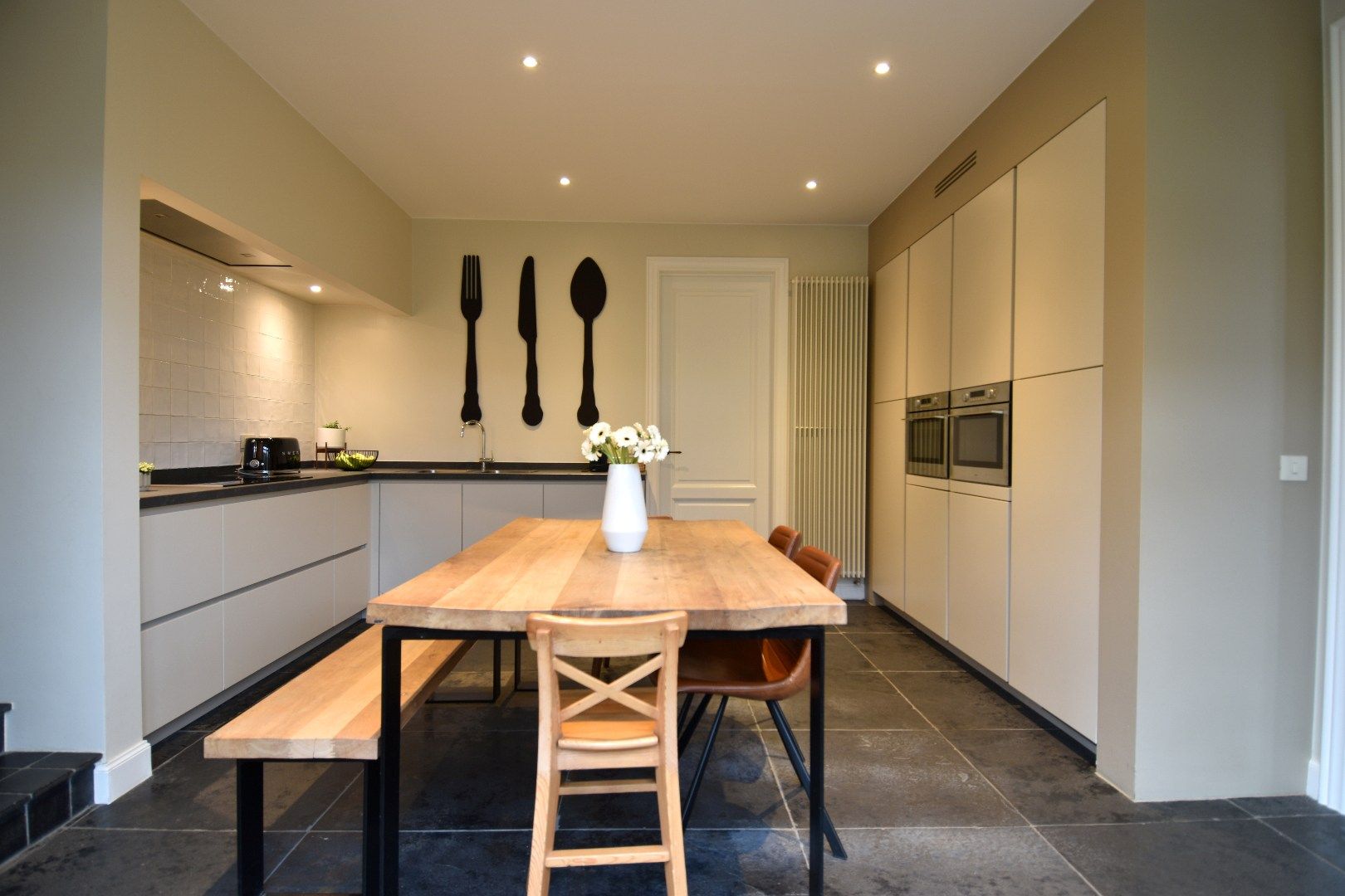 Charmante, gezinswoning in landelijke stijl met 5 slaapkamers, garage en zonnige tuin te koop in Bellegem foto 10