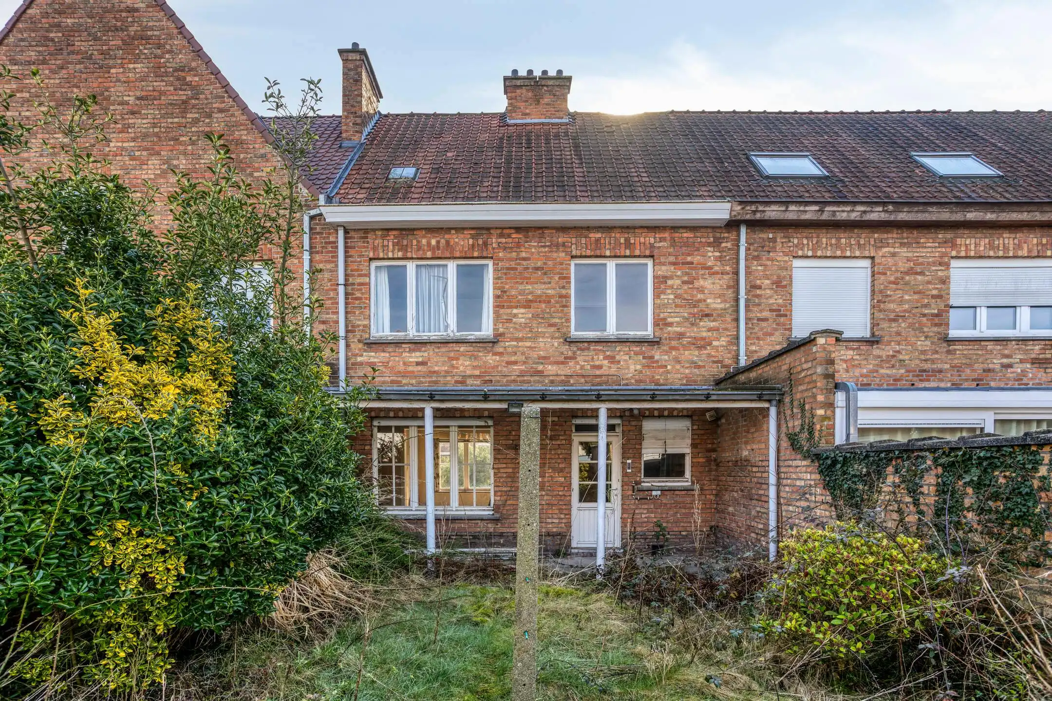Te renoveren huis met tuin, uitweg en garage in Rumbeke foto 4