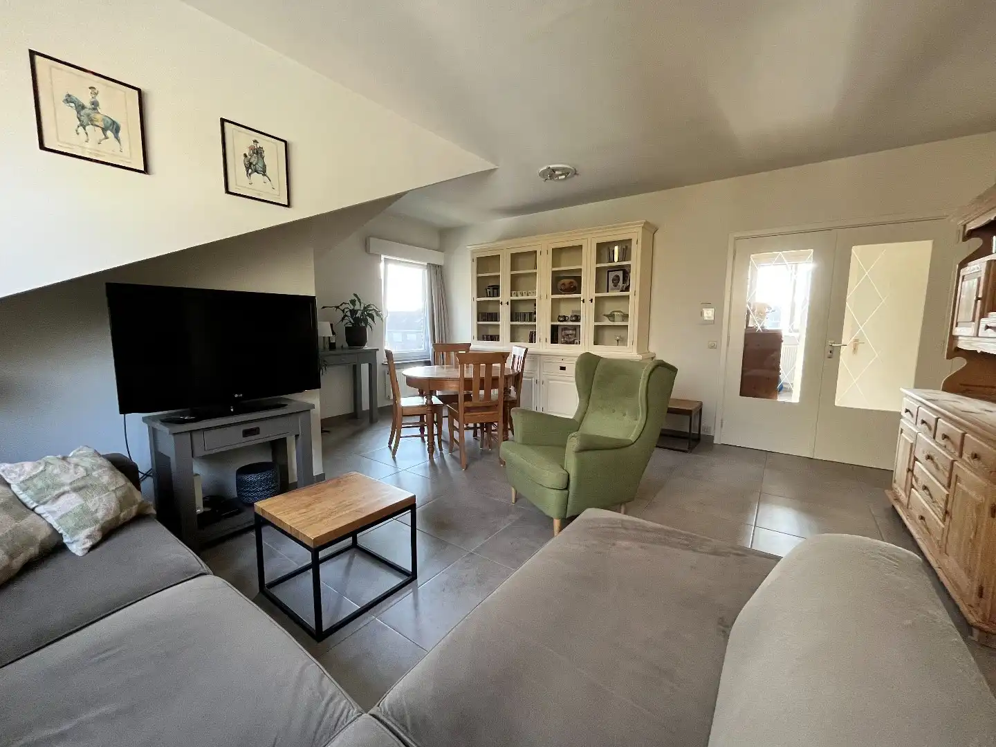 Hedendaags appartement met garage foto 4