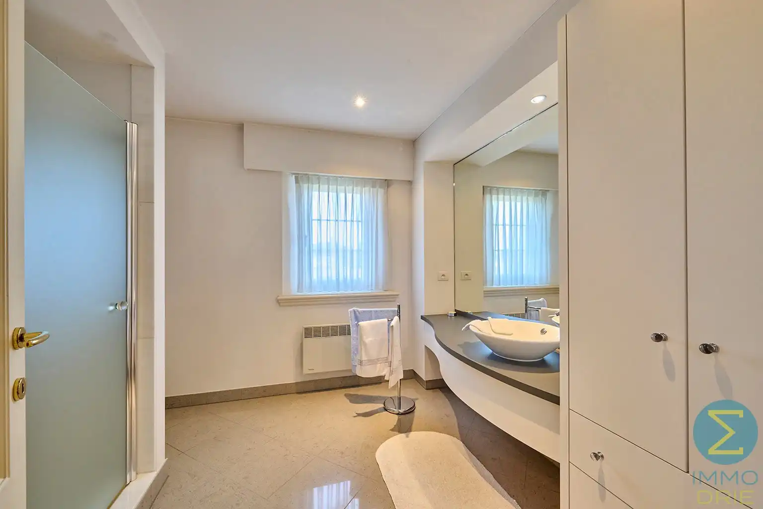 Exclusieve villa met bijgebouwen op 6.660m² grond foto 18