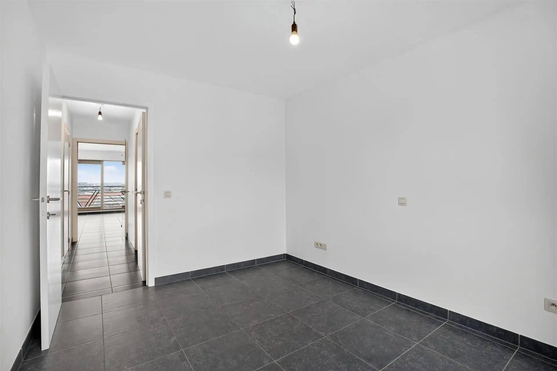 CENTRALE LIGGING / STAANPLAATS foto 19