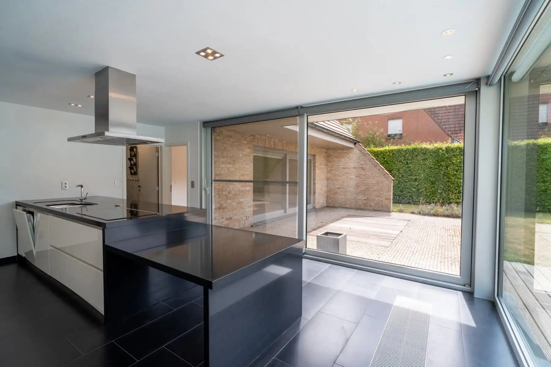 Knappe villa met zuidgerichte tuin, zwembad en poolhouse foto 15