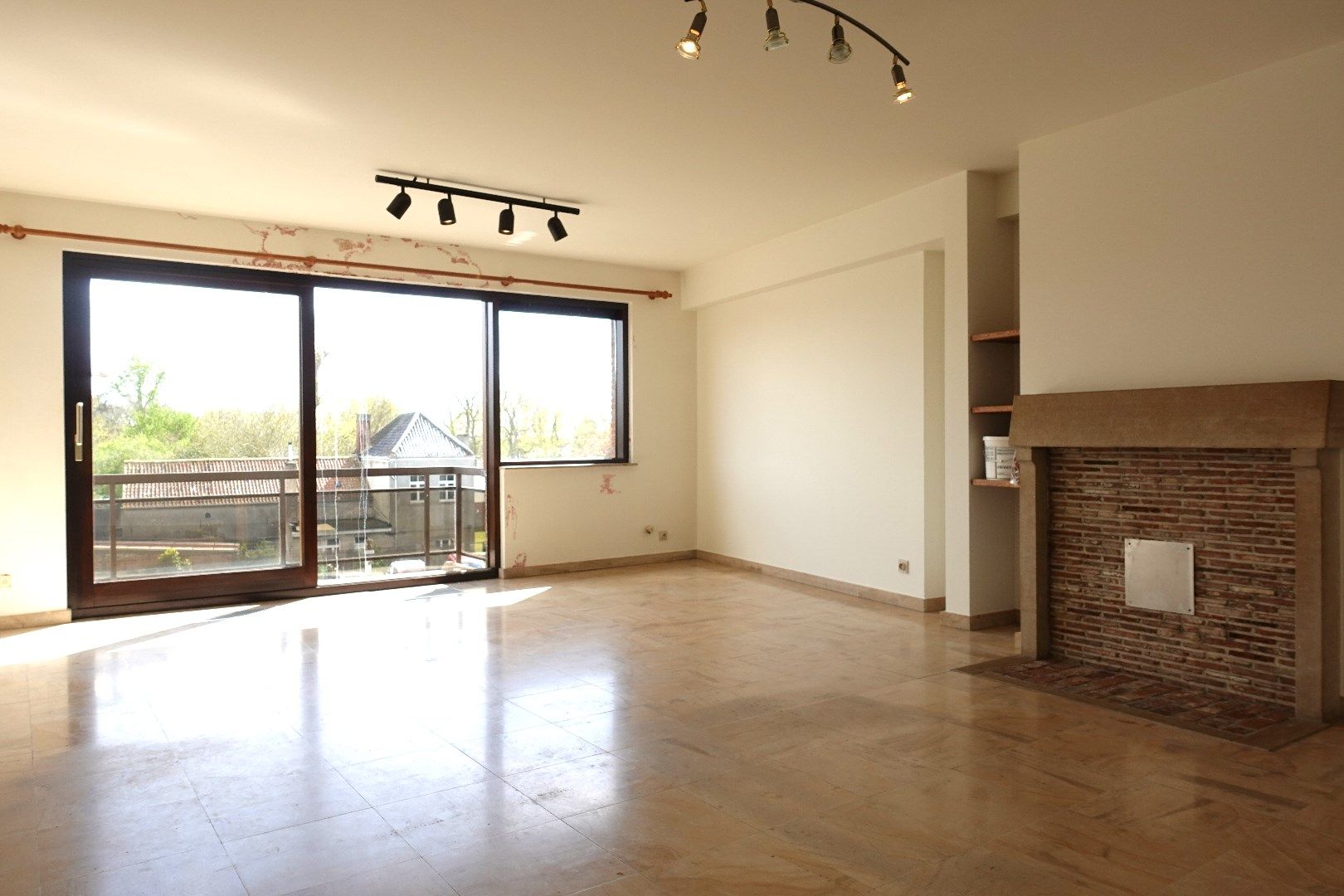 Opbrengsteigendom met 7 appartementen, 2 handelspanden en 7 garageboxen in Gistel foto 16