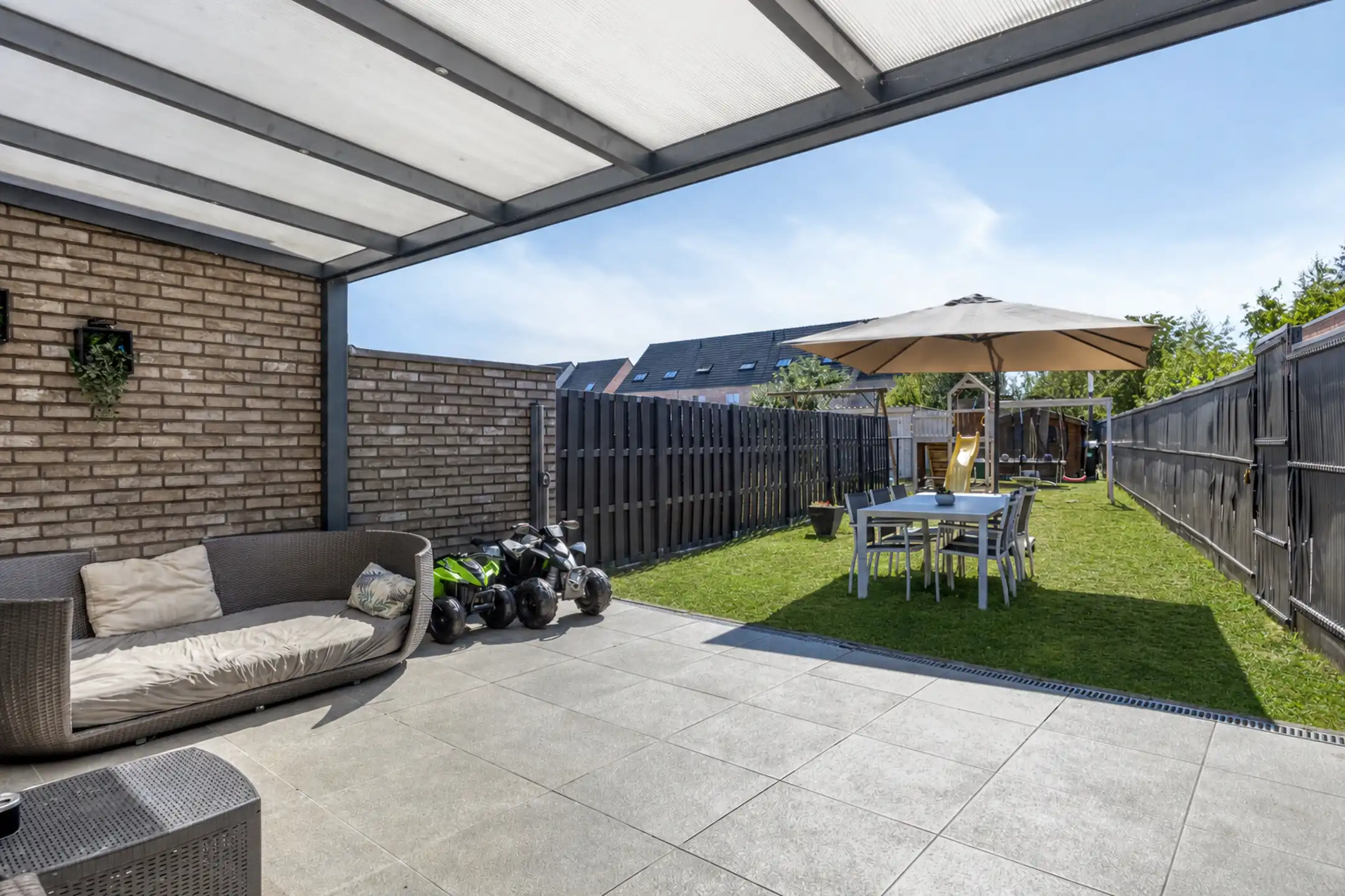 Ruime gezinswoning van 215 m² met vier à vijf slaapkamers en tuin foto 21