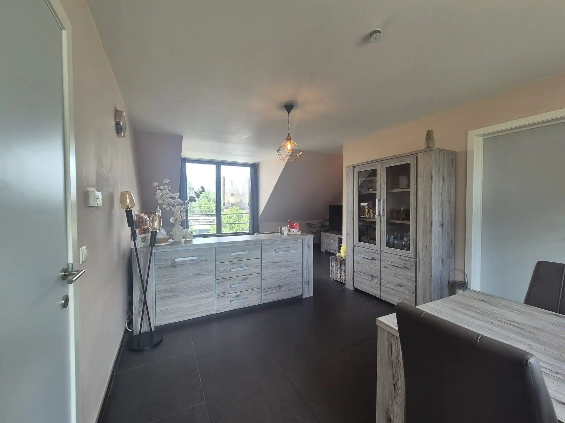 Zeer mooi en comfortabel appartement gelegen op tweede verdieping rechts van de residentie. foto 4