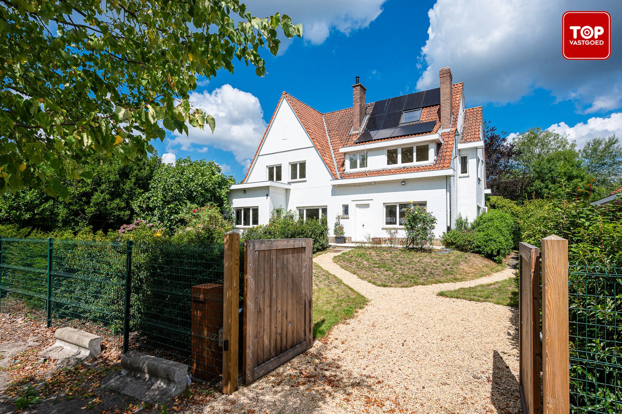 Vernieuwde woning met 4 slaapkamers en gunstige EPC score foto {{pictureIndex}}