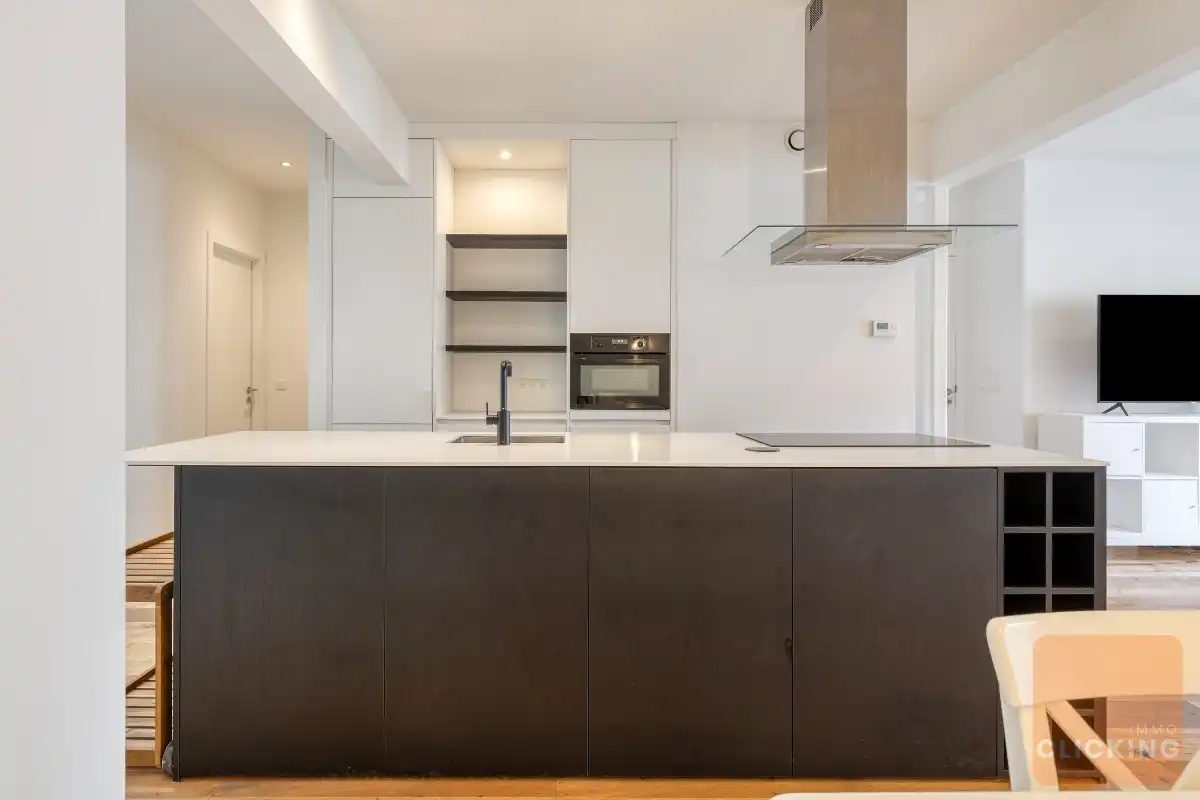 Stijlvol en recent appartement met tuin en patio foto 9