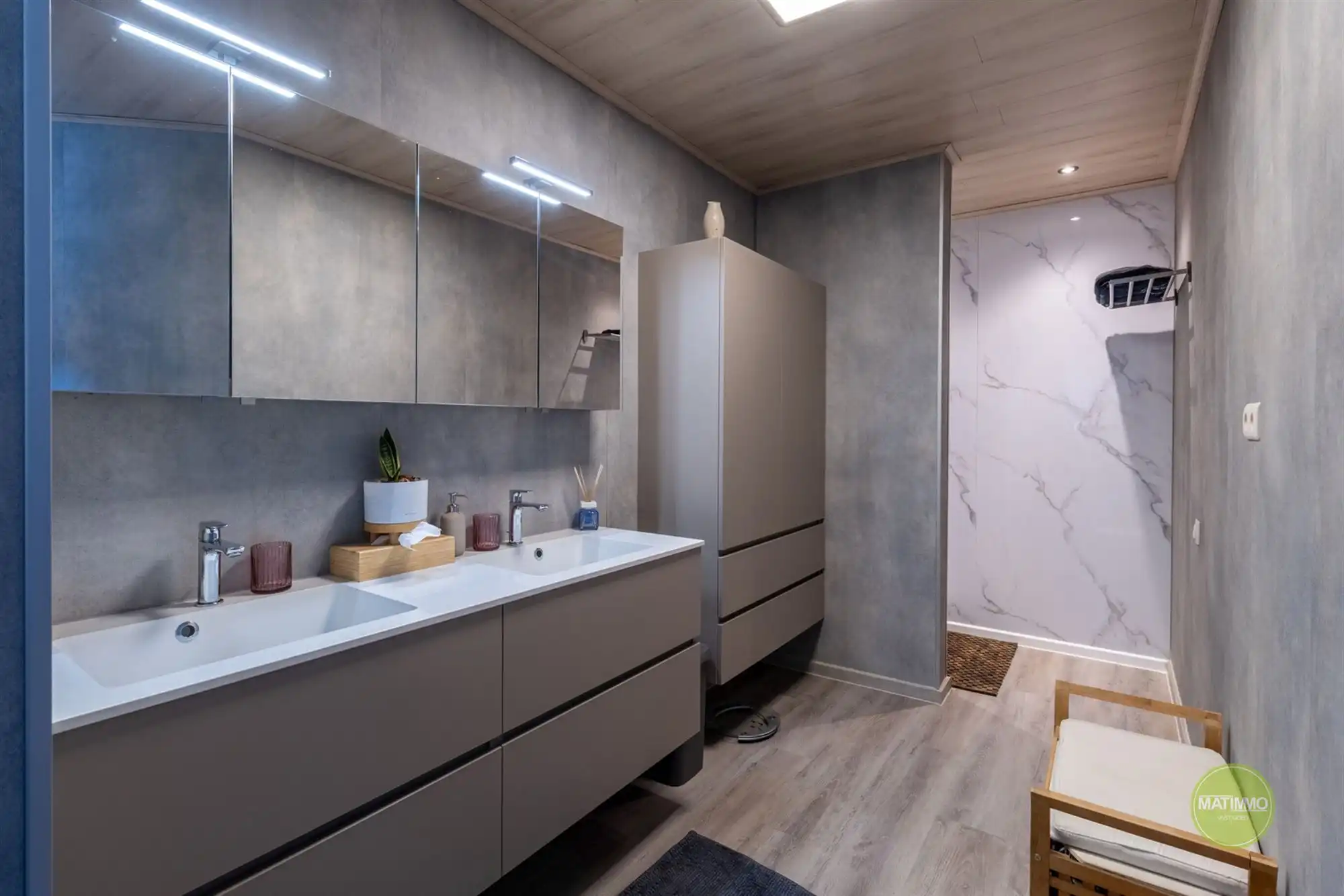 Instapklare gezinswoning met magazijn, zwembad en poolhouse  foto 11