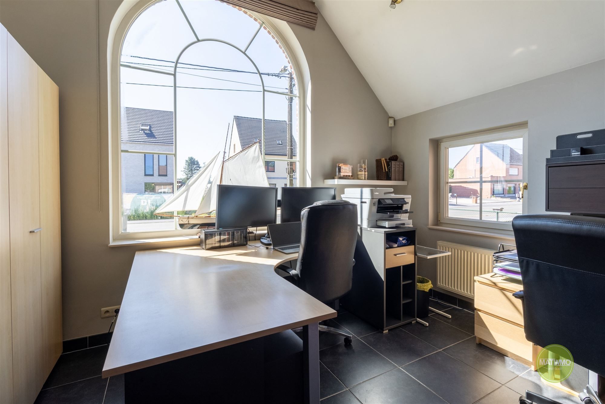 Instapklare gezinswoning met magazijn, zwembad en poolhouse  foto 11