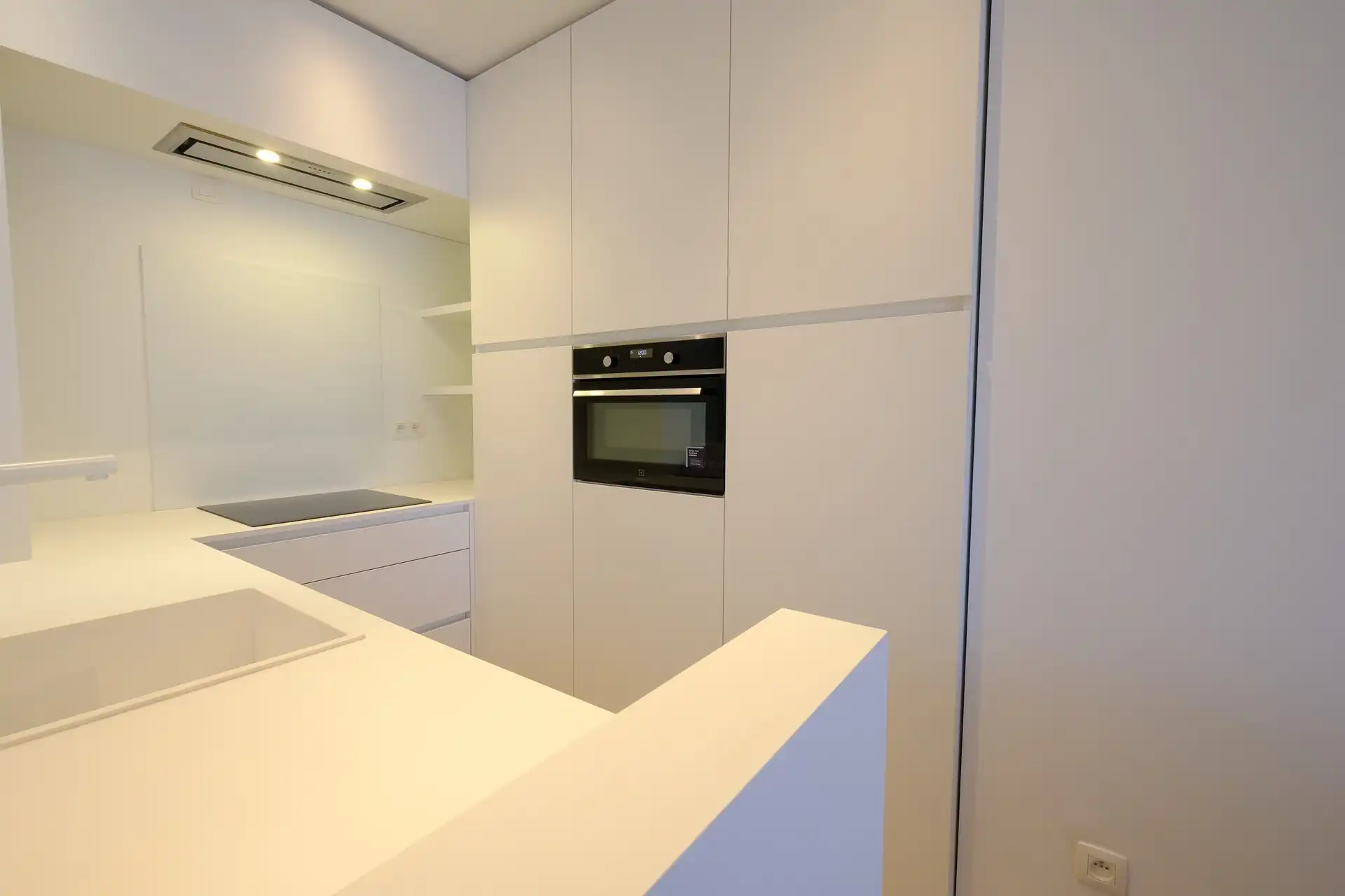 Gerenoveerde gemeubelde studio in centrum Hasselt met autostaanplaats foto 11
