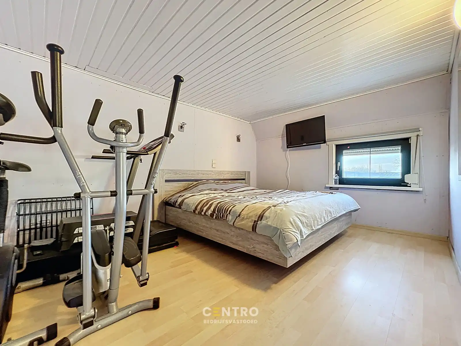 WOONST (4 slpk) met praktijkruimte, garages en extra STALLING op een ruim perceel van 820m²  te Gistel ! foto 19