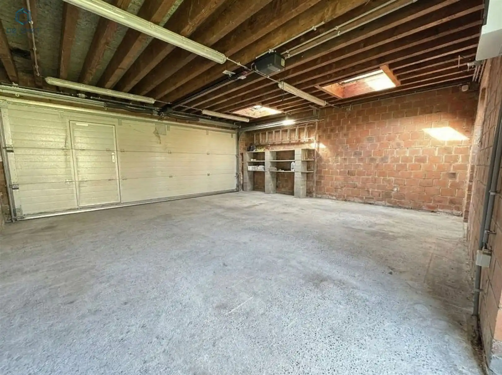 Verrassend ruime instapklare woning met 5 slaapkamers, garage en zonnepanelen! foto 23