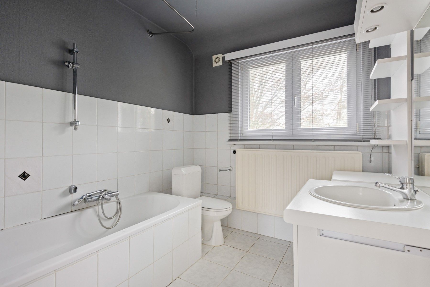 Charmante villa in ’s-Gravenwezel op 1.755m² foto 16