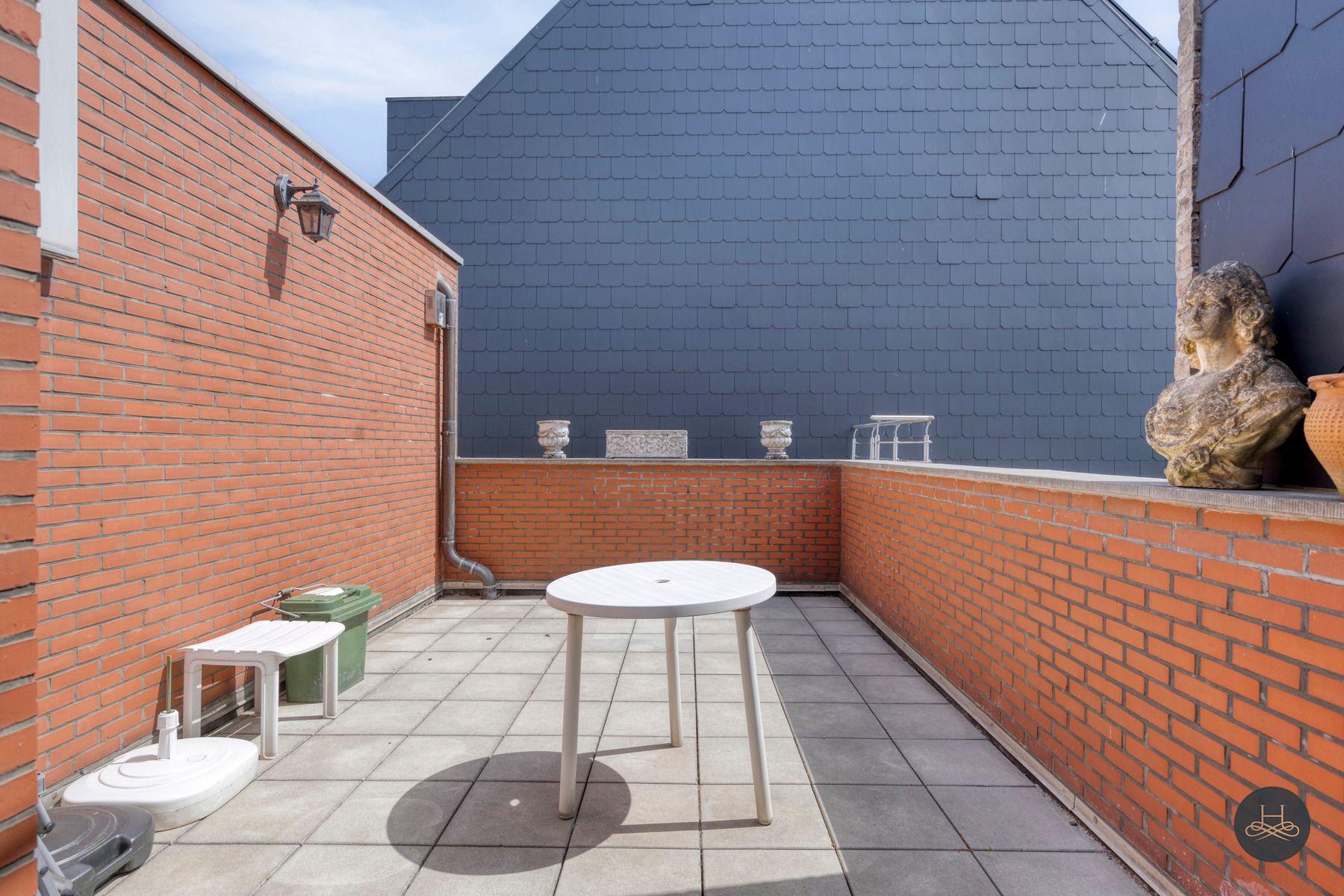 Handelspand met groot appartement in het centrum foto 23