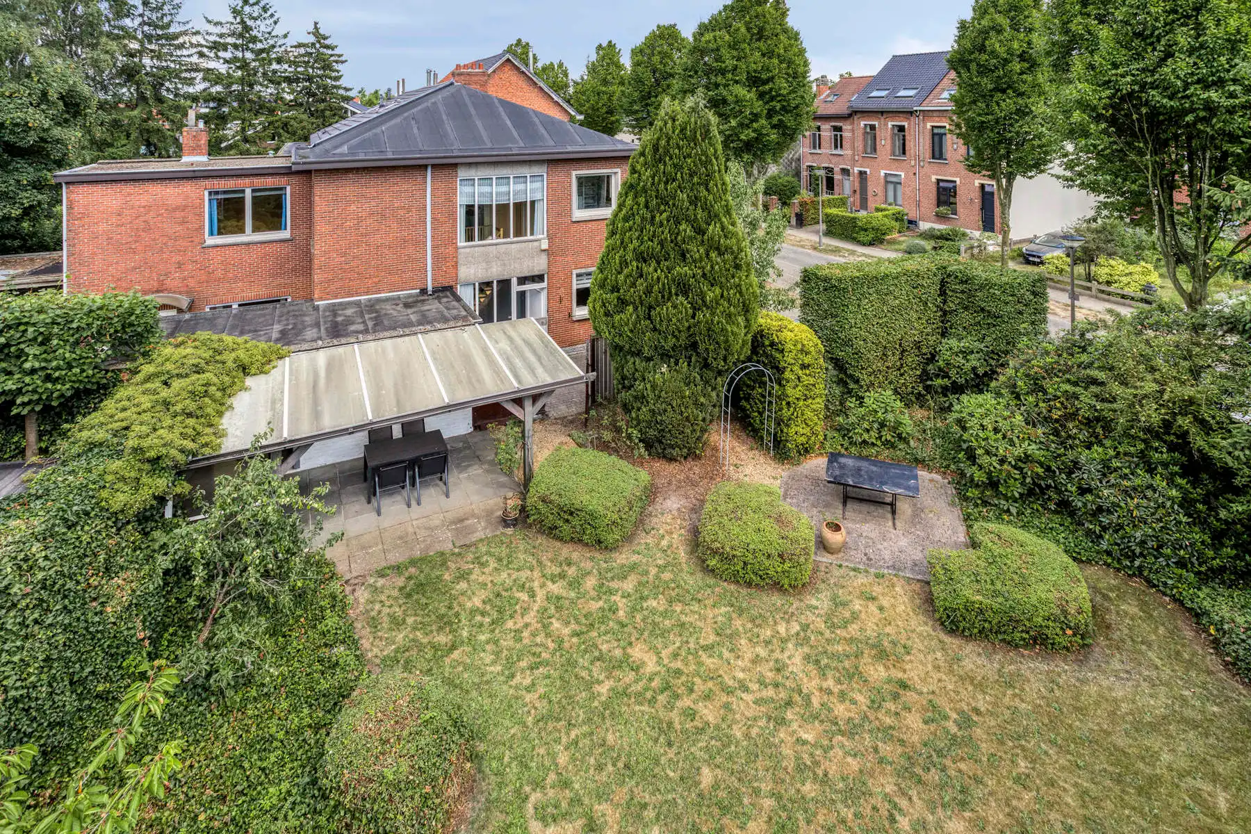 Ruime gezinswoning met potentiële bouwgrond te Mariaburg. foto 3