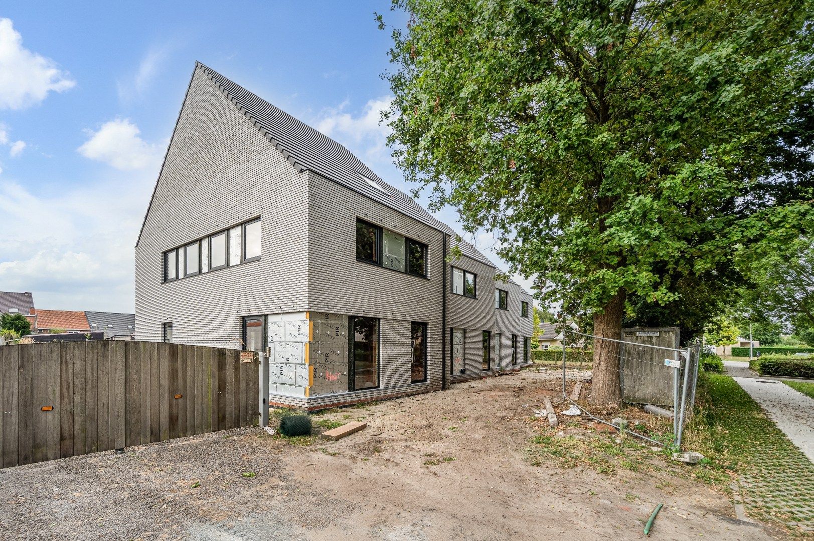Nieuw halfopen BEN-woning in een doodlopende straat, aan een groenzone foto 4
