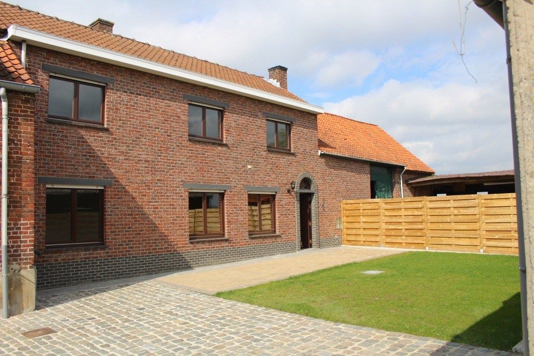 Woning 3 slpk + bureau met mooie tuin en garage foto {{pictureIndex}}