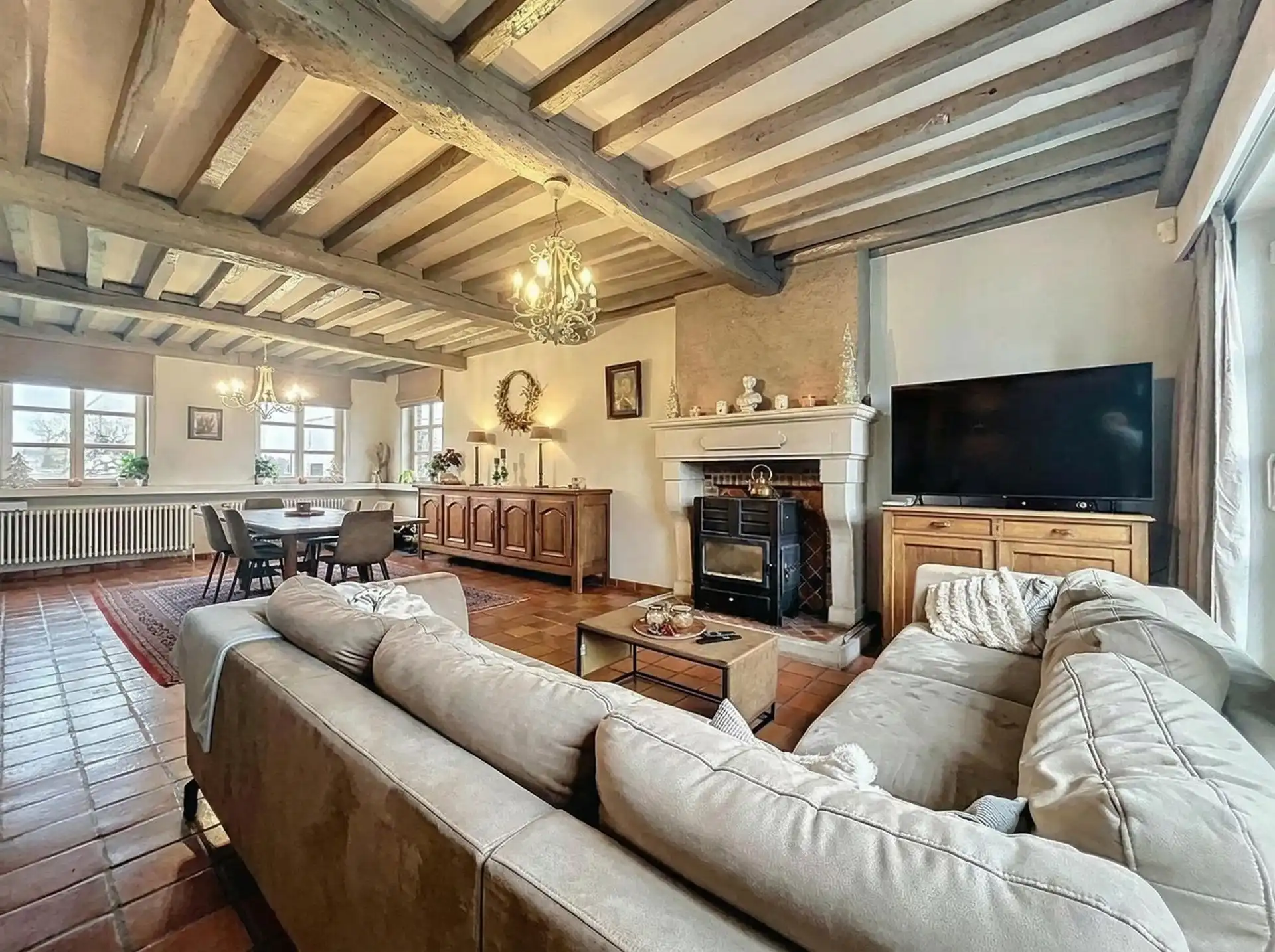 Prachtige villa met 4 slaapkamers, garage en bijgebouw op perceel van 2478m² foto 3