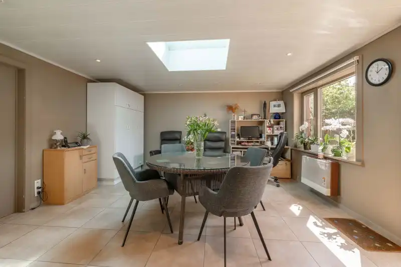 🏡 Gezinswoning met ruime garage en tuin TE KOOP in Meulebeke! foto 7