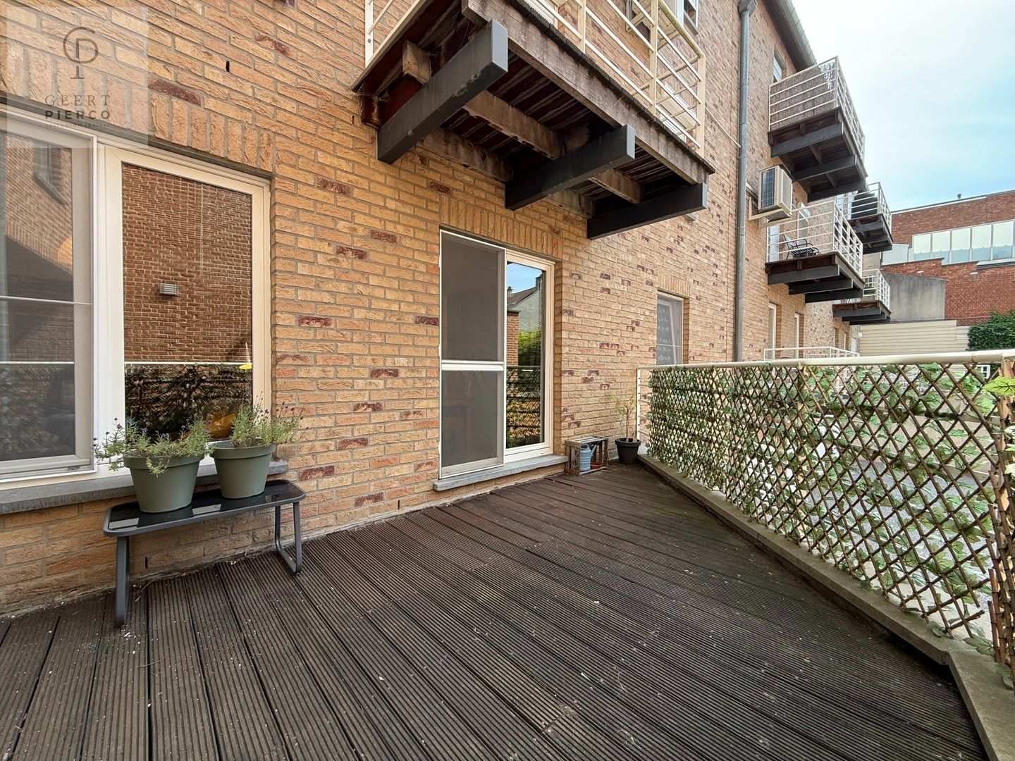 Gelijkvloers appartement met ruim terras foto 17
