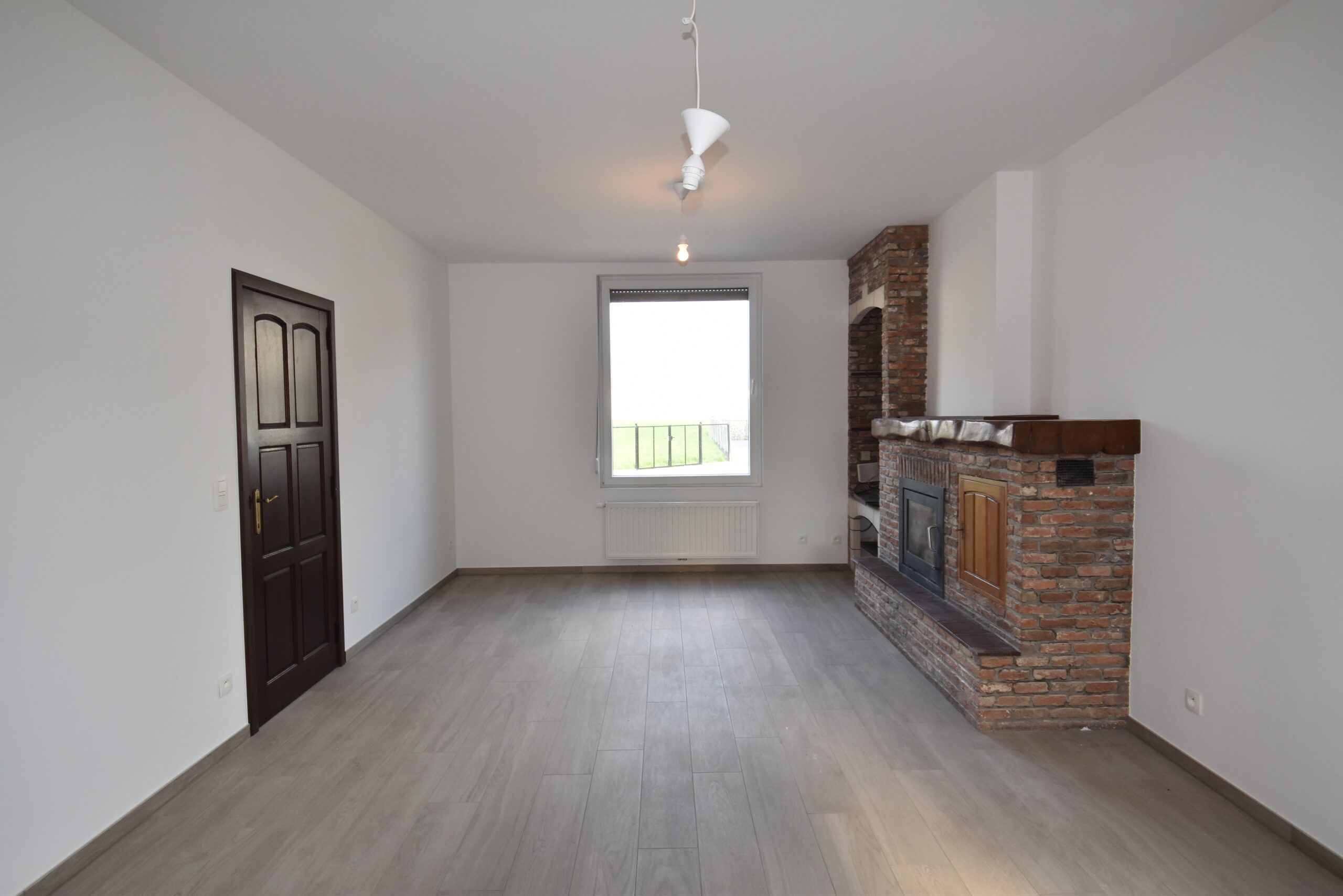 Instapklare halfopen woning met grote tuin en werkruimte. foto 4