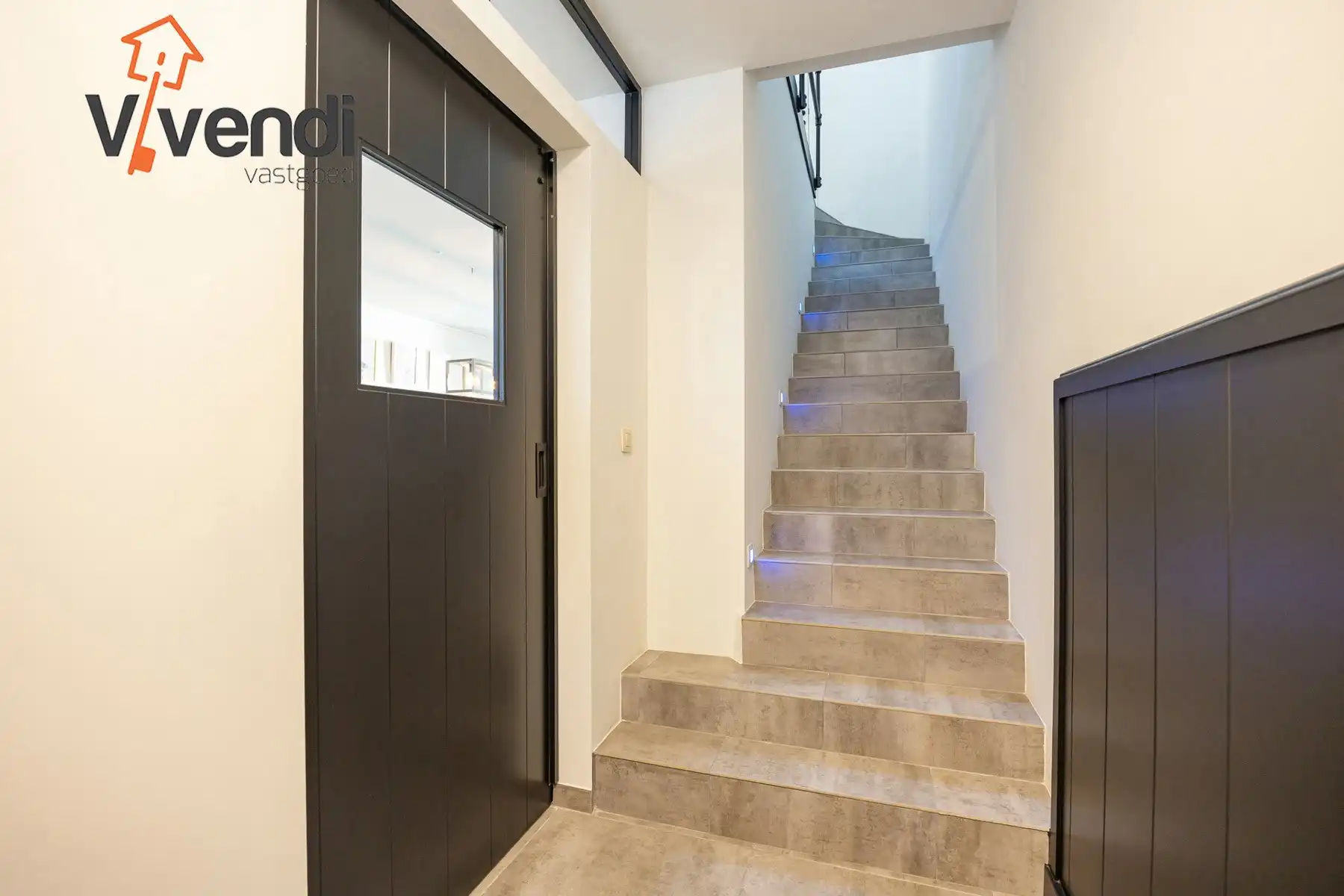 Instapklare stadswoning recent volledig gerenoveerd! foto 2