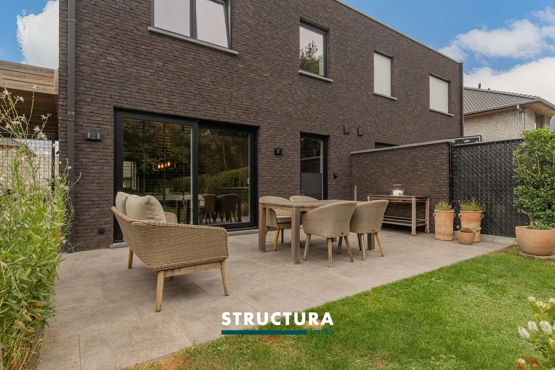 Volledig instapklare woning met 3slpk's, tuin en carport foto 31