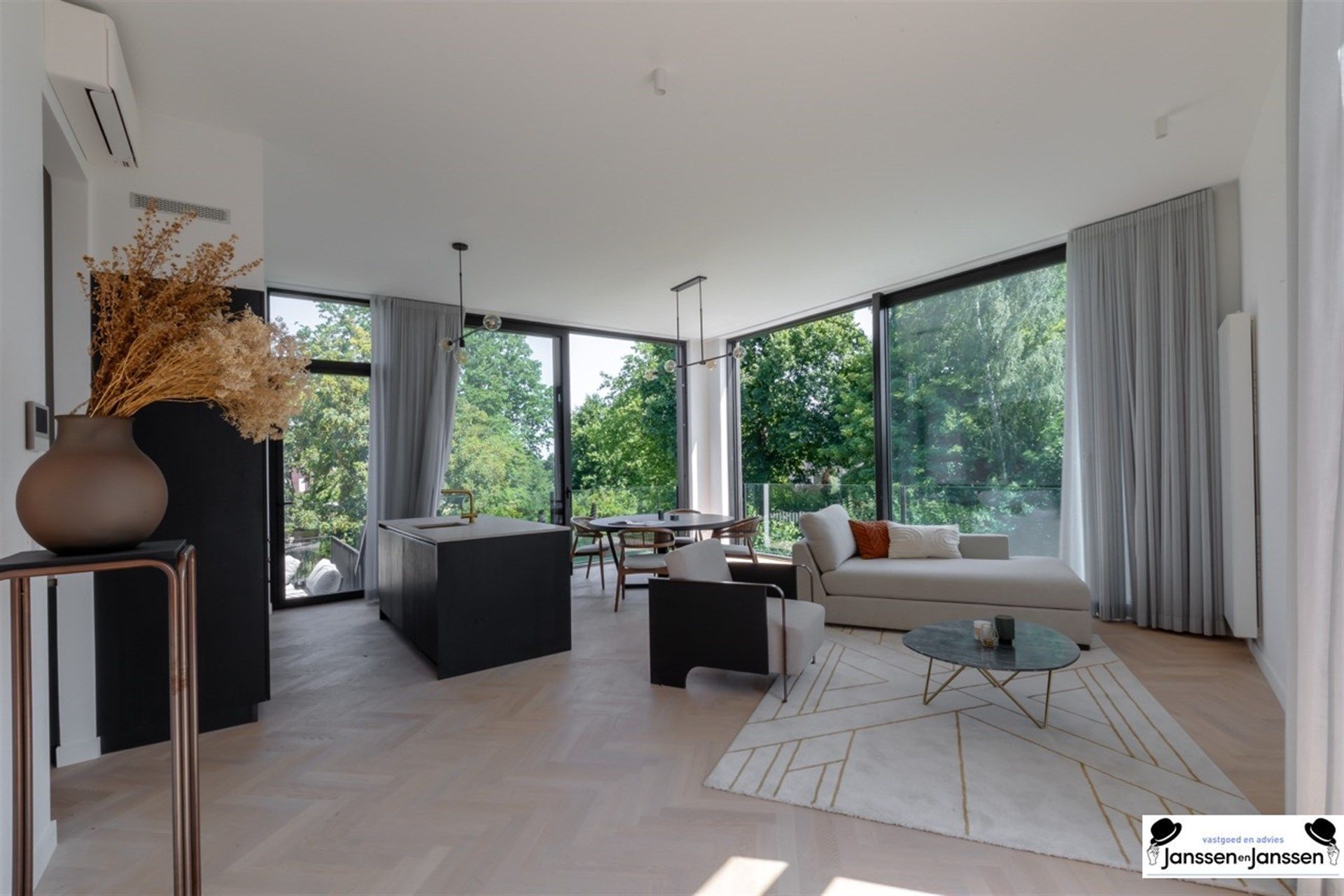 Prachtig appartement van 135 m² met 53 m² terras in Kasteelvilla Hortensia foto 5